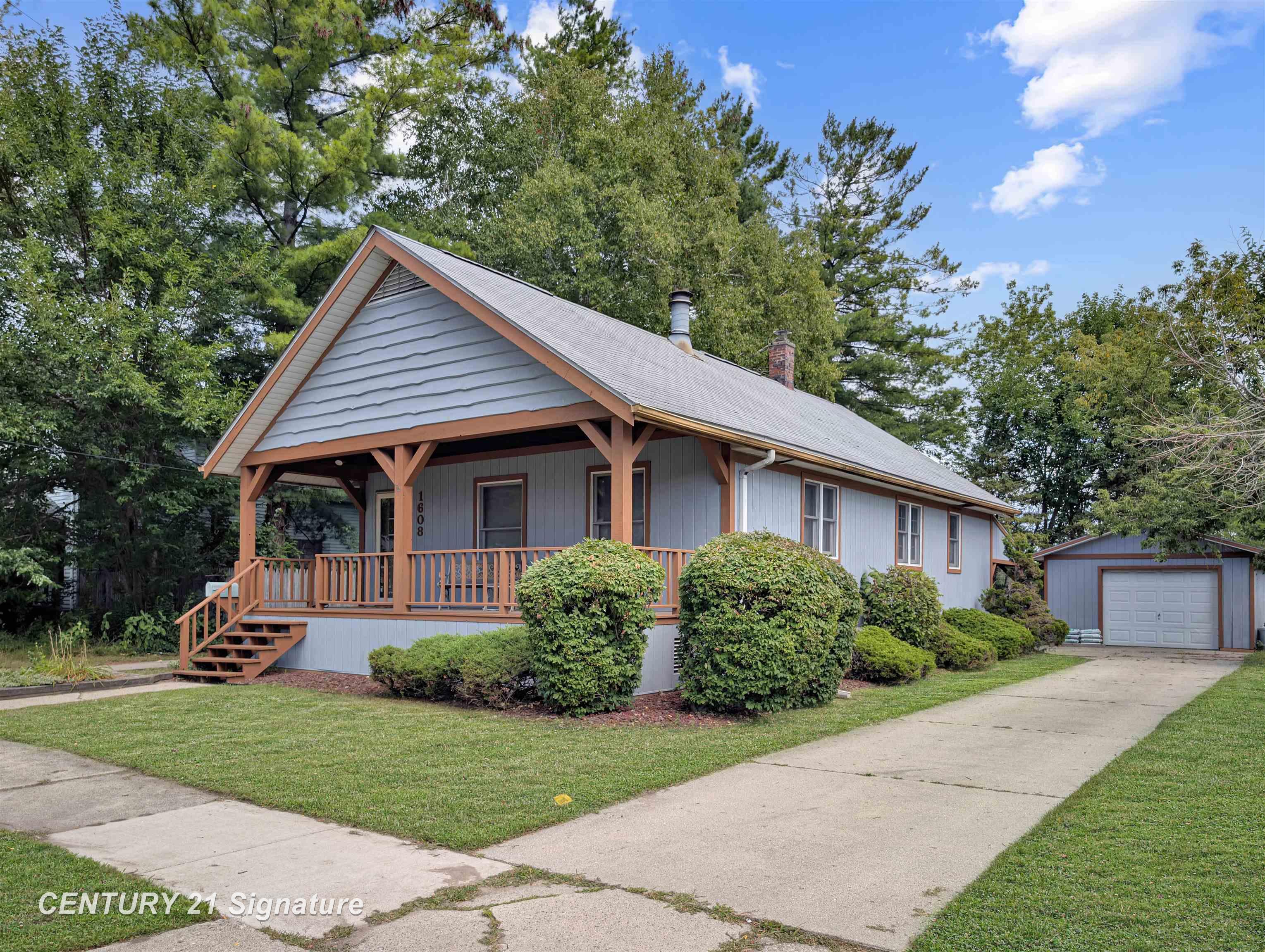 2nd image of 1608 N Oakley St, Saginaw City Saginaw, MI 48602 | MLS# 61050219813