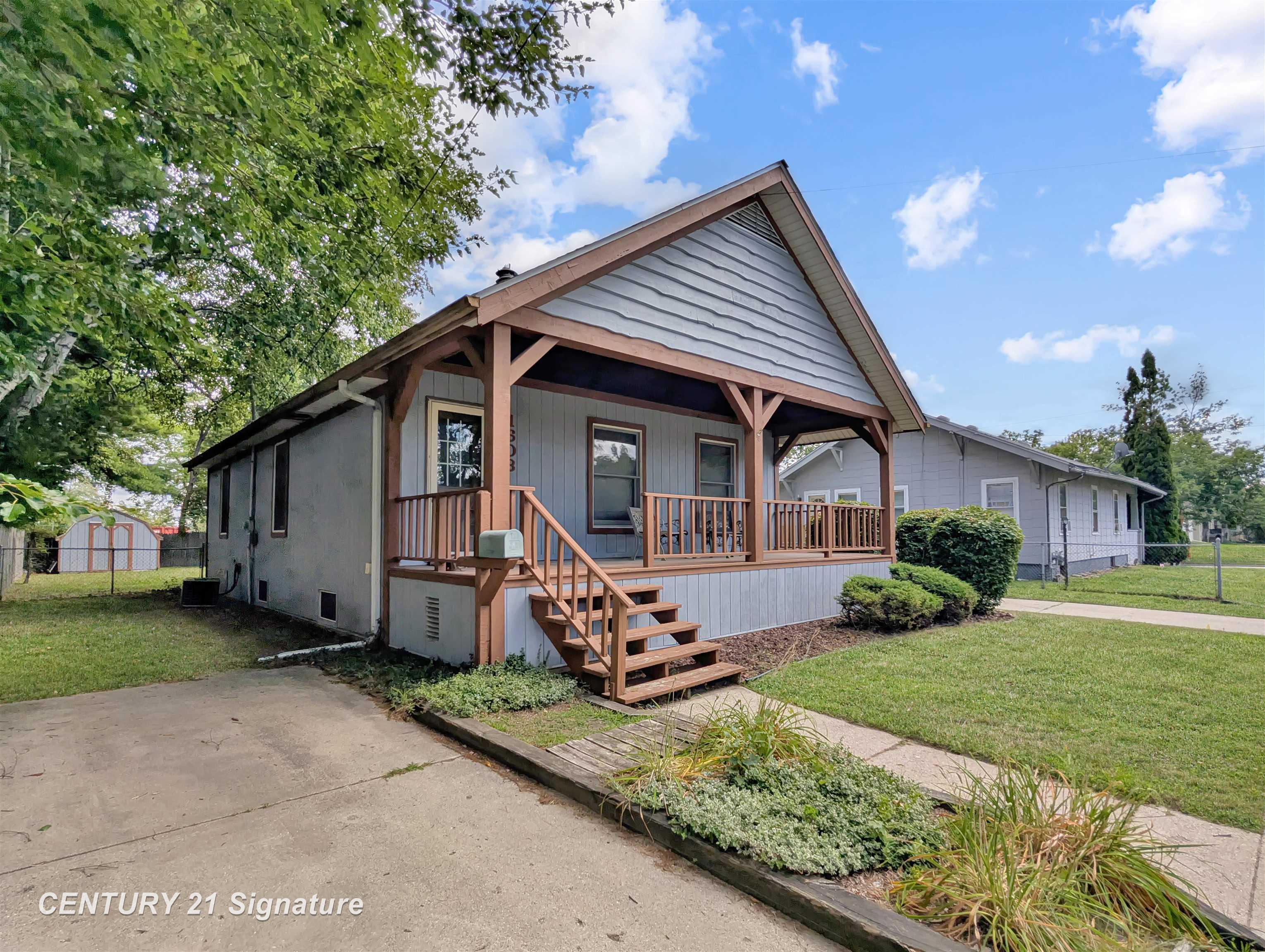 3rd image of 1608 N Oakley St, Saginaw City Saginaw, MI 48602 | MLS# 61050219813