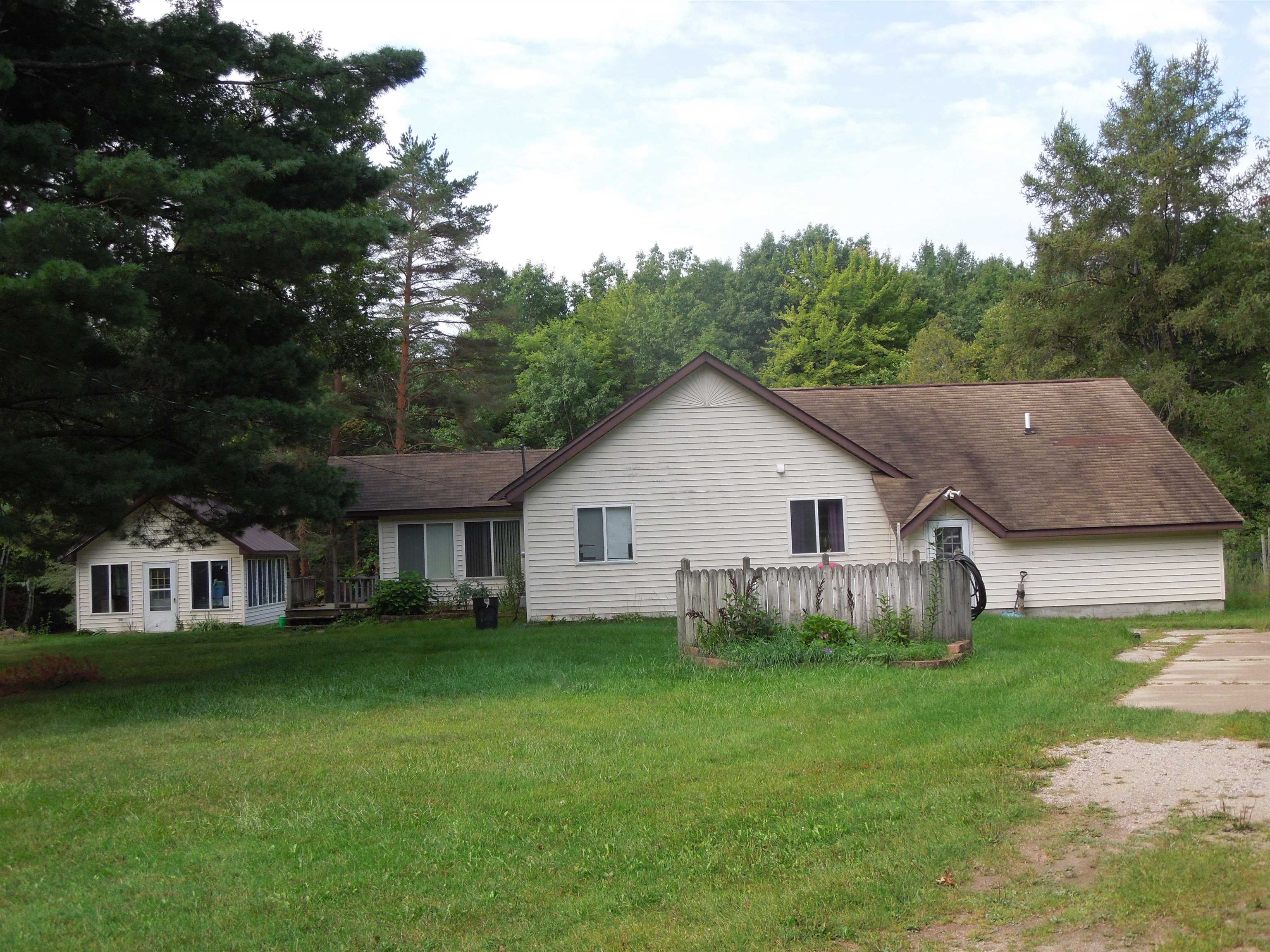 4th image of 520 Birchwood Ln, Gladwin, MI 48624 | MLS# 50219885