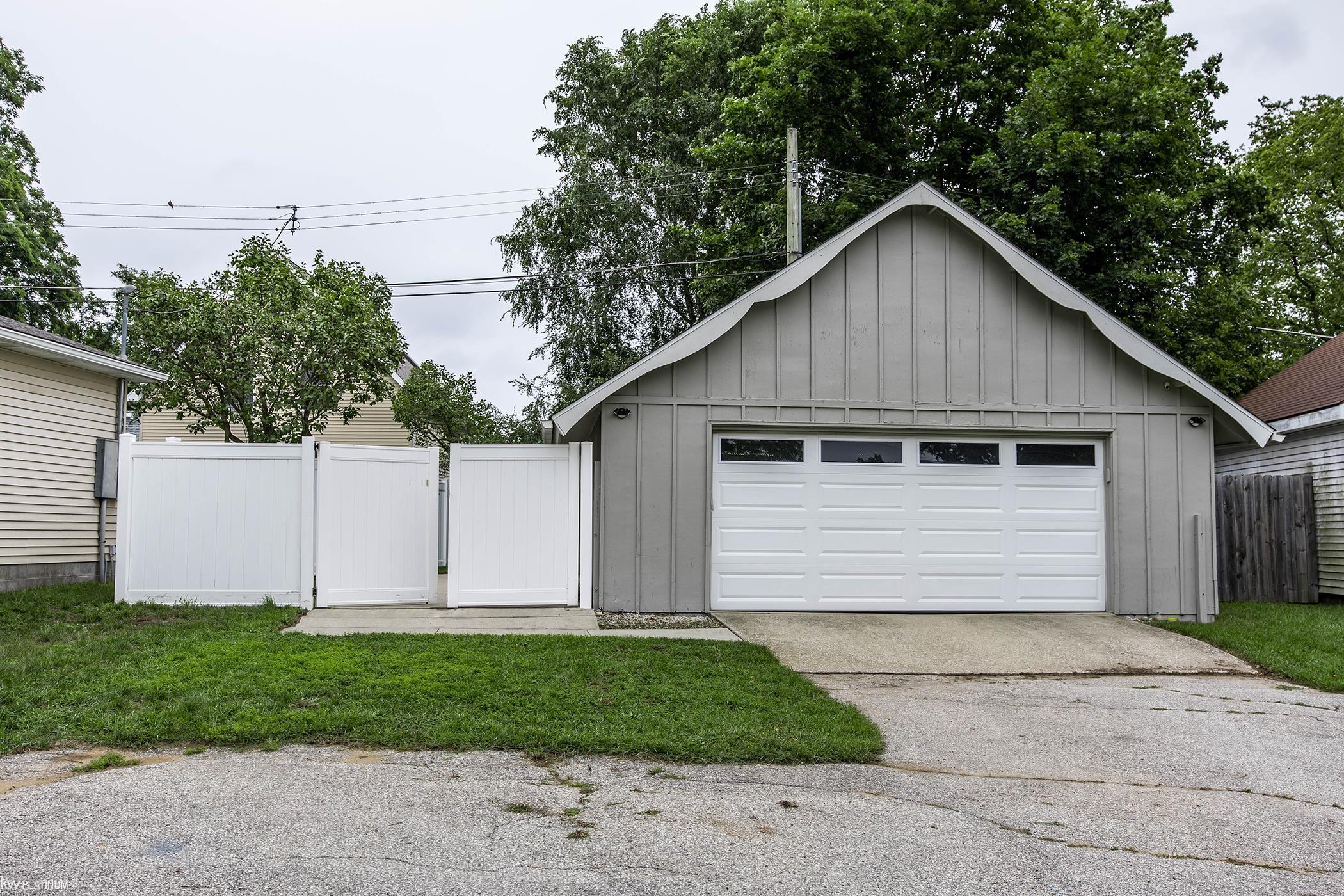 Photo 2 of Single family home for sale at 8970 Lakeshore Rd, Burtchville Township St Clair, MI 48059 | MLS# 58050219886 | Listing updated on 2026-09-25