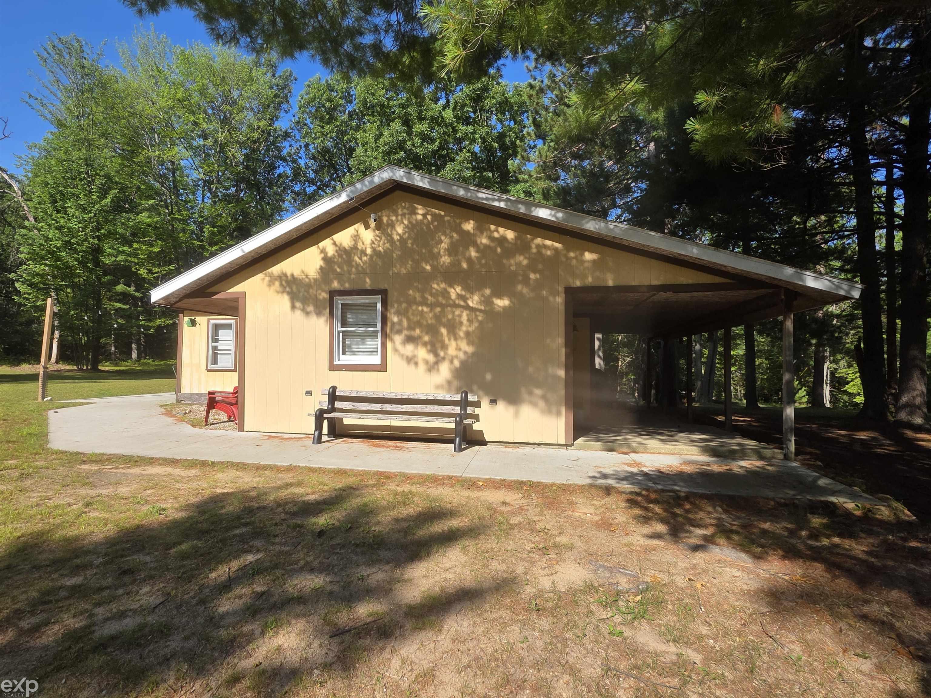 4th image of 10080 Estwood Dr, Unknown Out Of State, MI 48656 | MLS# 58050219888