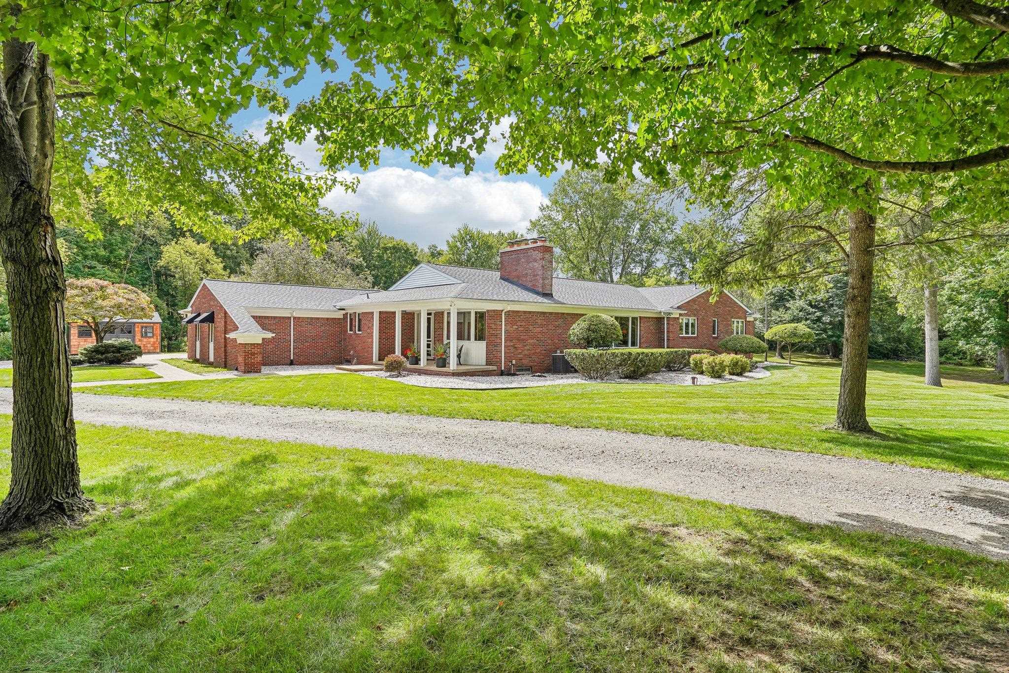 Photo 1 of Single family home for sale at 890 E Romeo Rd, Oakland, MI 48363 | MLS# 50219905 | Listing updated on 2026-09-16