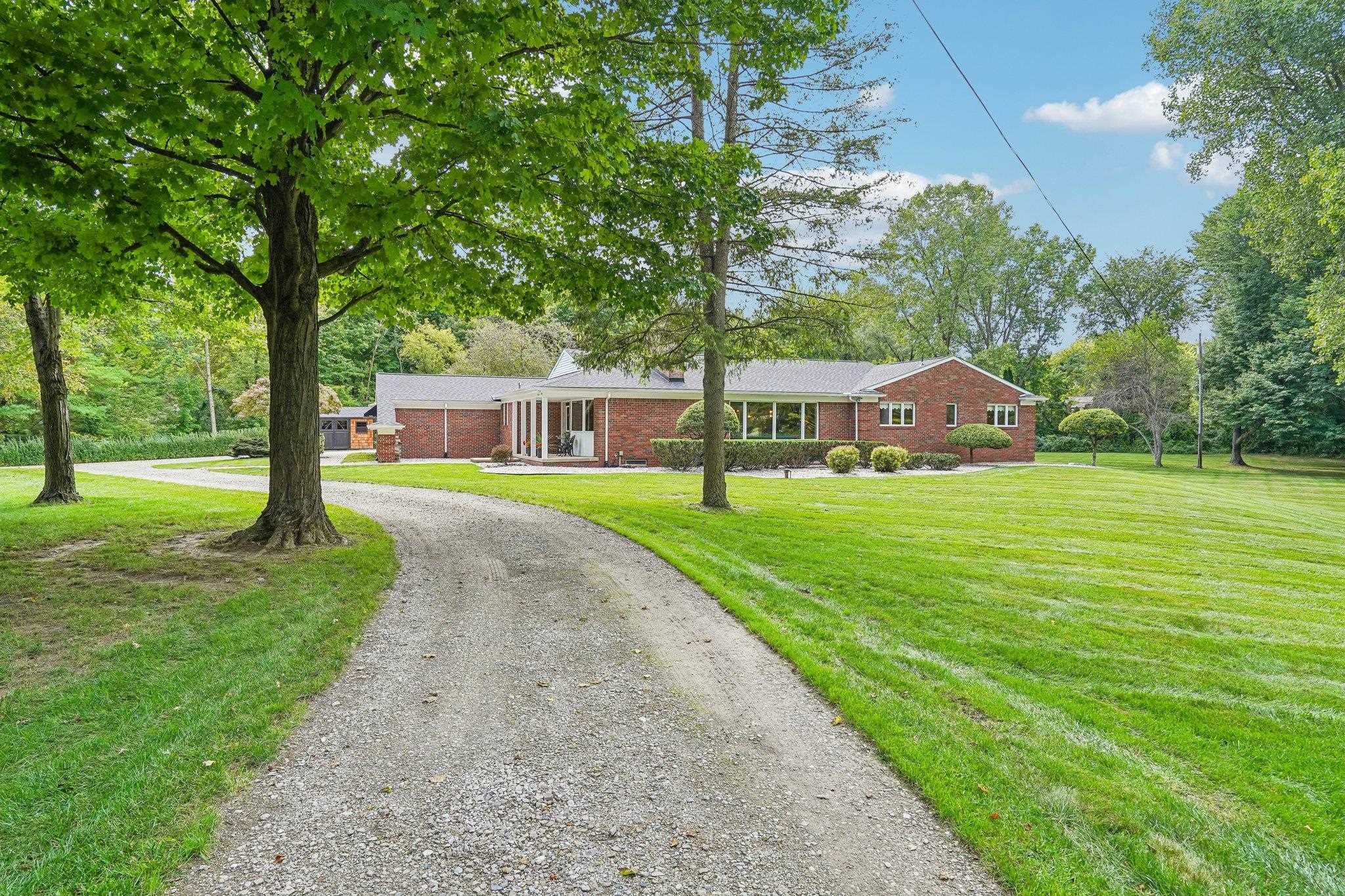 Photo 3 of Single family home for sale at 890 E Romeo Rd, Oakland, MI 48363 | MLS# 50219905 | Listing updated on 2026-09-16