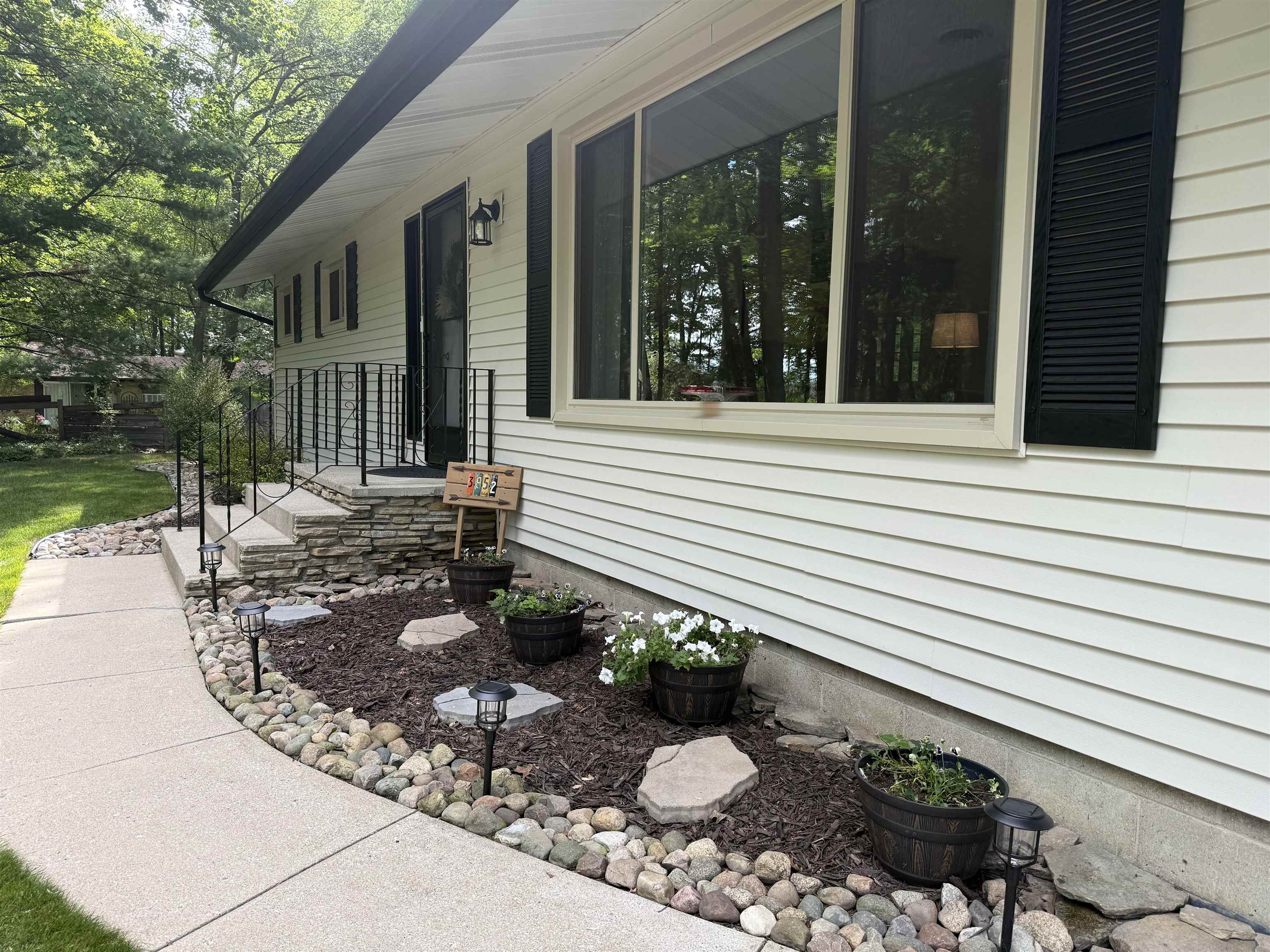 2nd image of 3952 E Kens Ln, Midland, MI 48642 | MLS# 50219947
