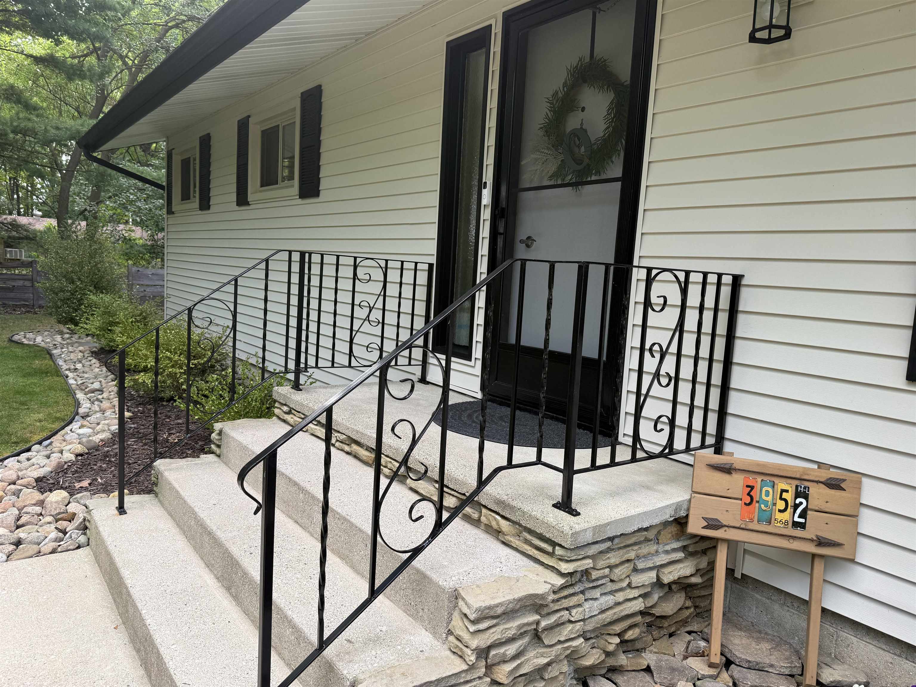 3rd image of 3952 E Kens Ln, Midland, MI 48642 | MLS# 50219947