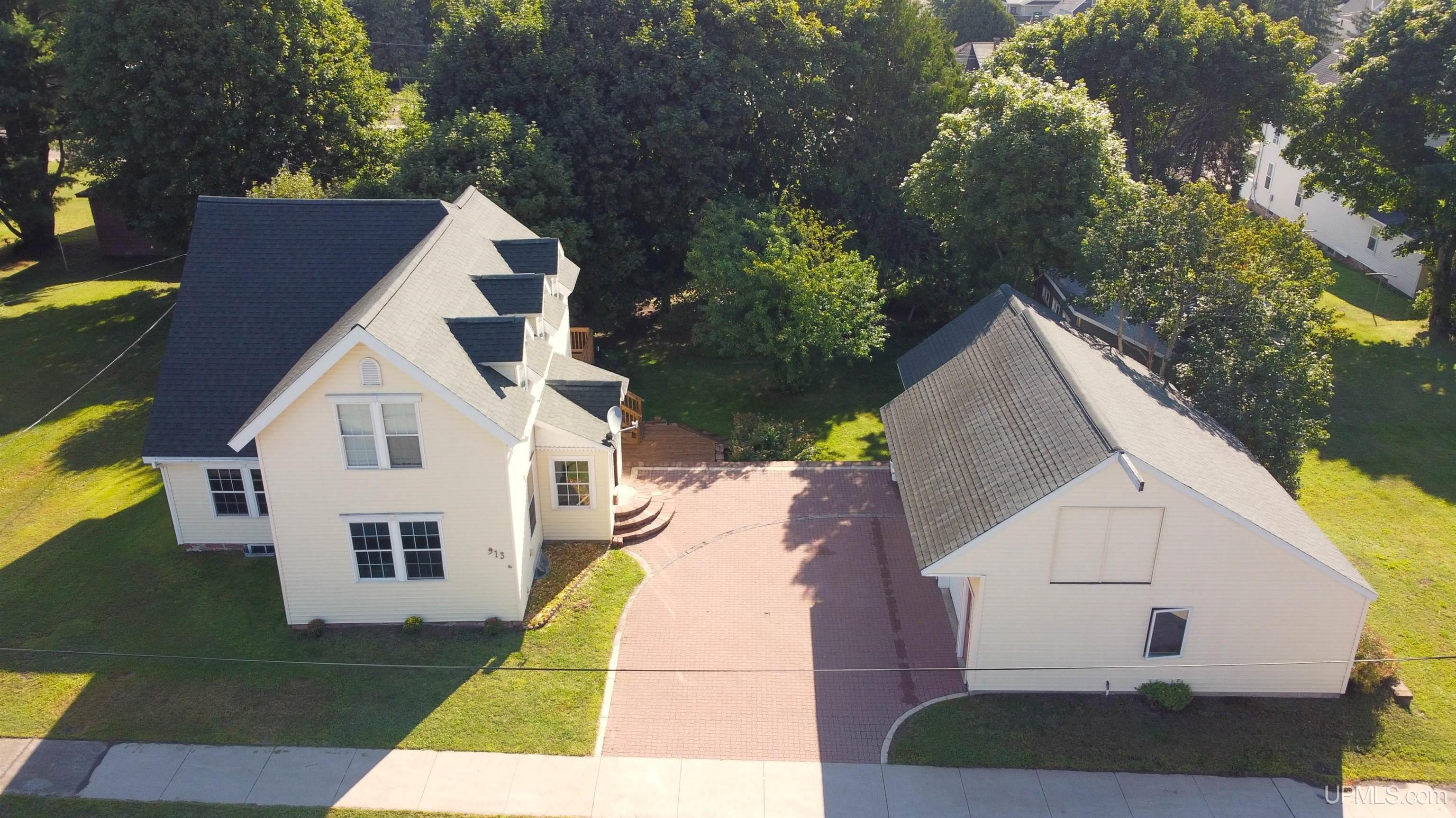 2nd image of 913 Maple St, Lake Linden, MI 49945 | MLS# 50220056