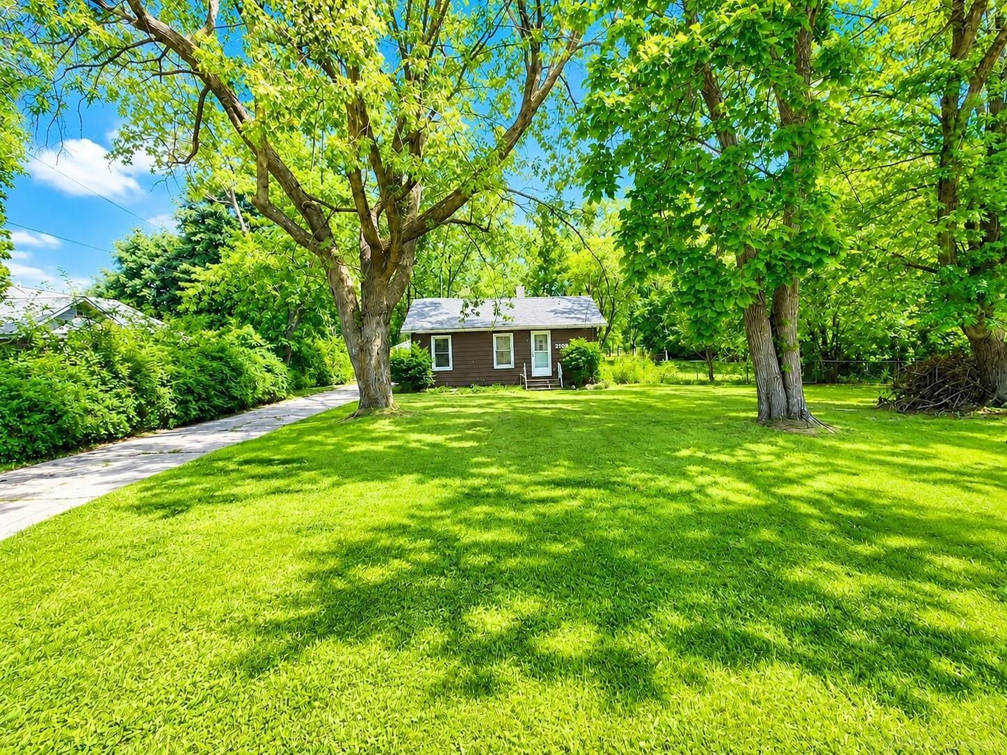Photo 2 of Single family home for sale at 2100 Pompey St, Waterford Charter Township Oakland, MI 48327 | MLS# 58050220090 | Listing updated on 2026-09-30