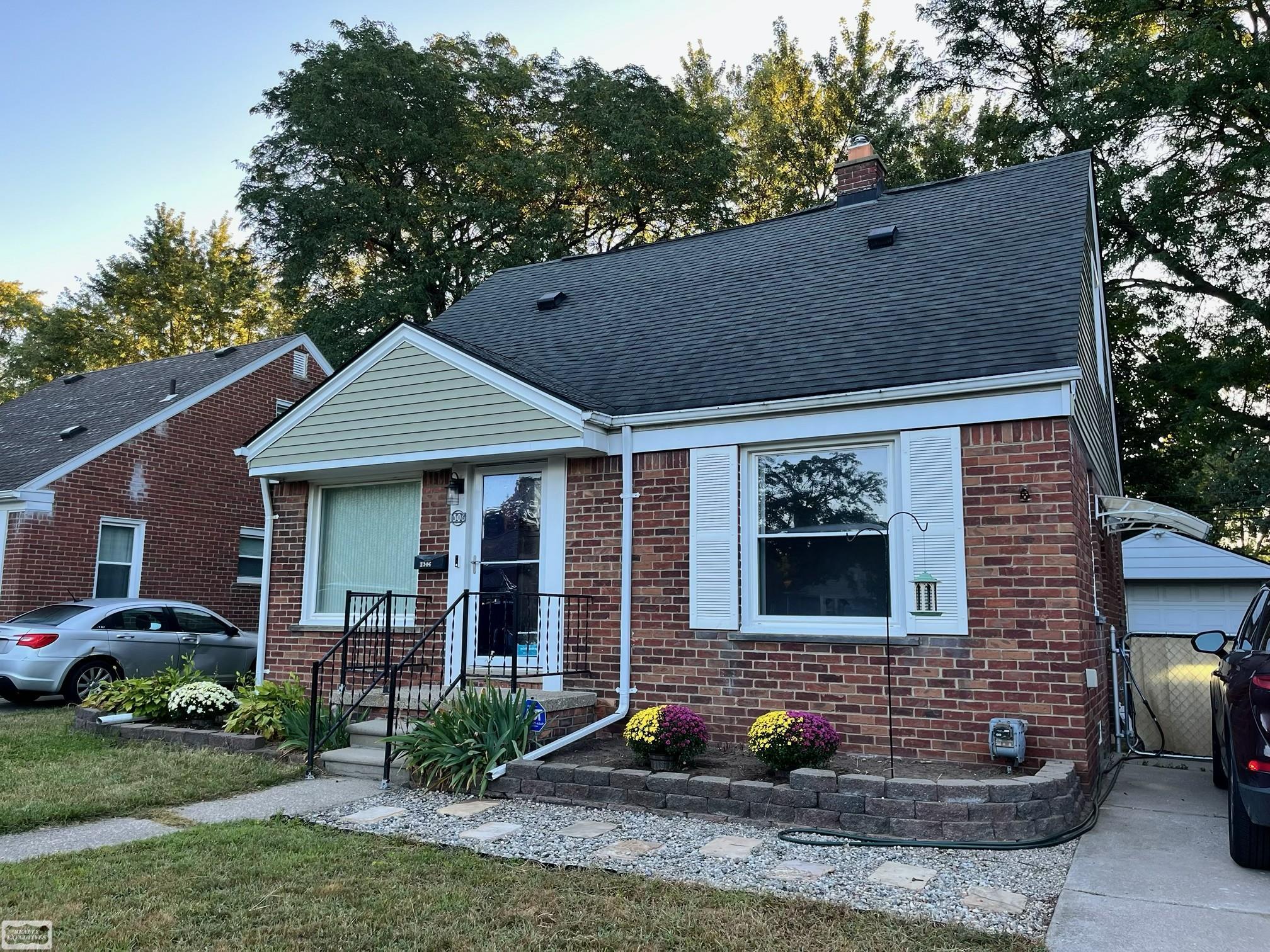 Photo 1 of Sale Pending at 1306 N Silvery Ln, Dearborn City Wayne, MI 48128 | MLS# 58050220154 | Listing updated on 2026-10-02