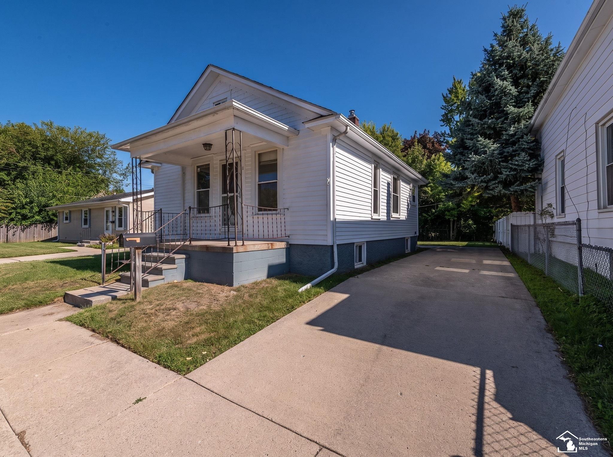 Listing photo, Monroe