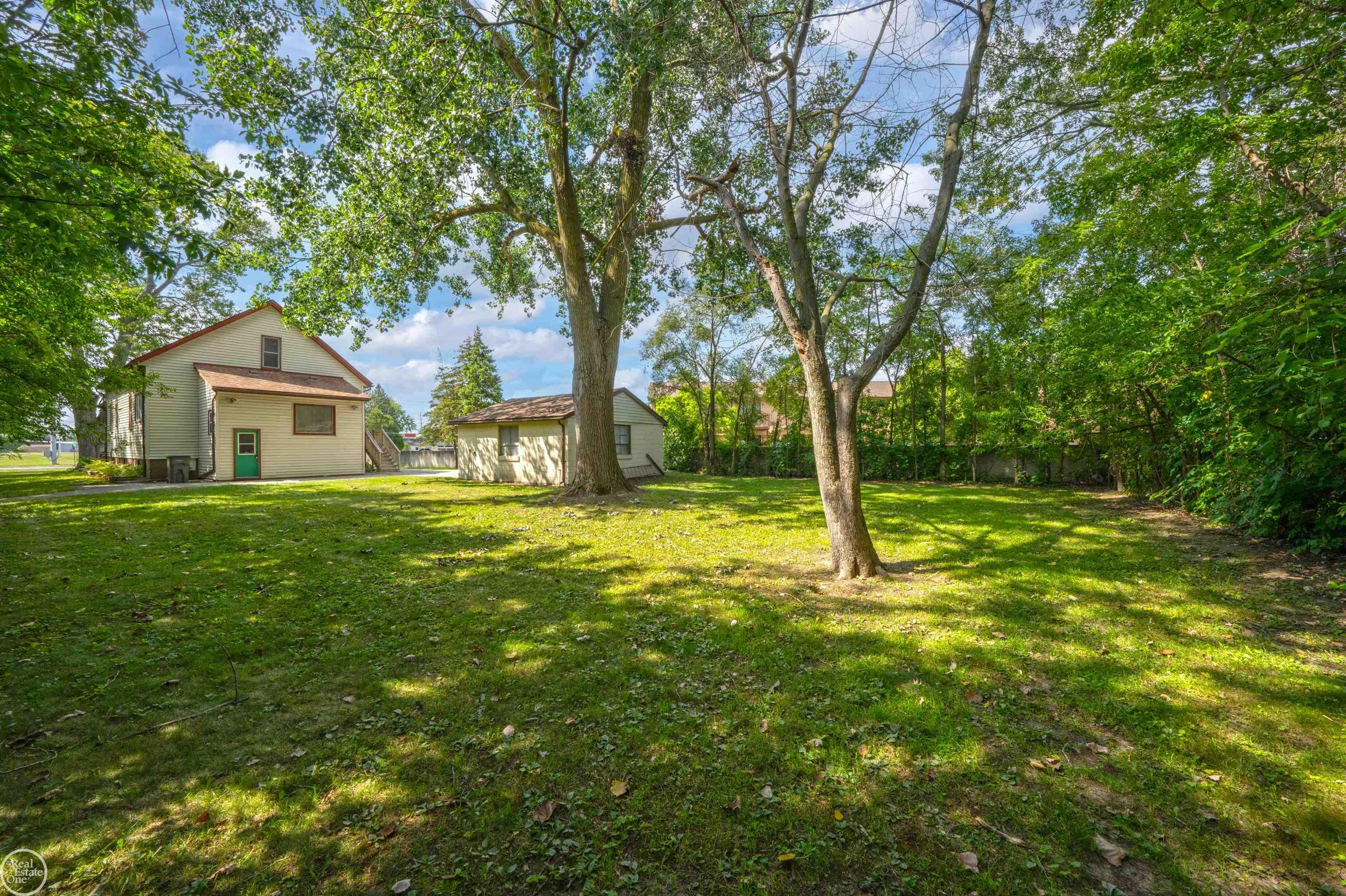 Photo 3 of Single family home for sale at 24125 Shook Rd, Clinton Charter Township Macomb, MI 48035 | MLS# 58050220237 | Listing updated on 2026-09-17