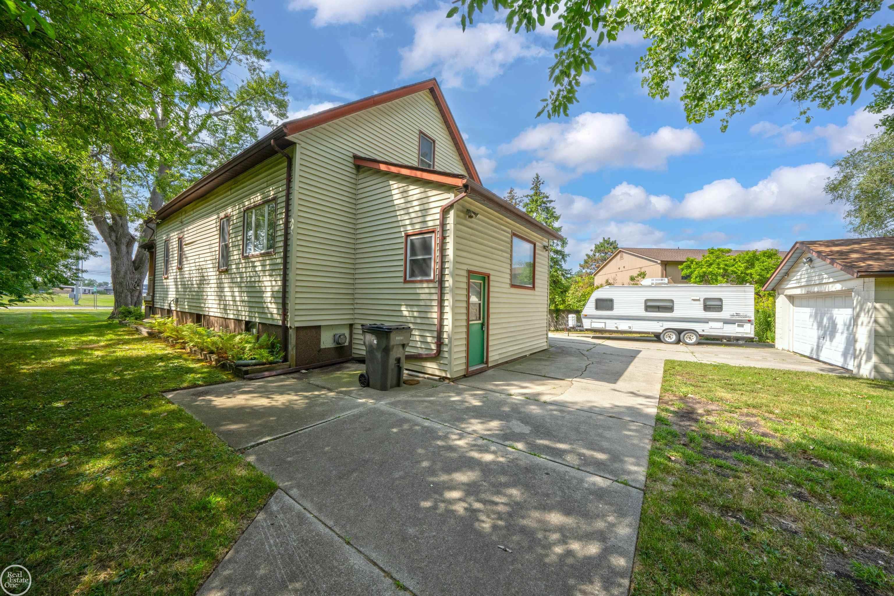 Photo 3 of Single family home for sale at 24125 Shook Rd, Clinton Charter Township Macomb, MI 48035 | MLS# 58050220237 | Listing updated on 2026-09-17