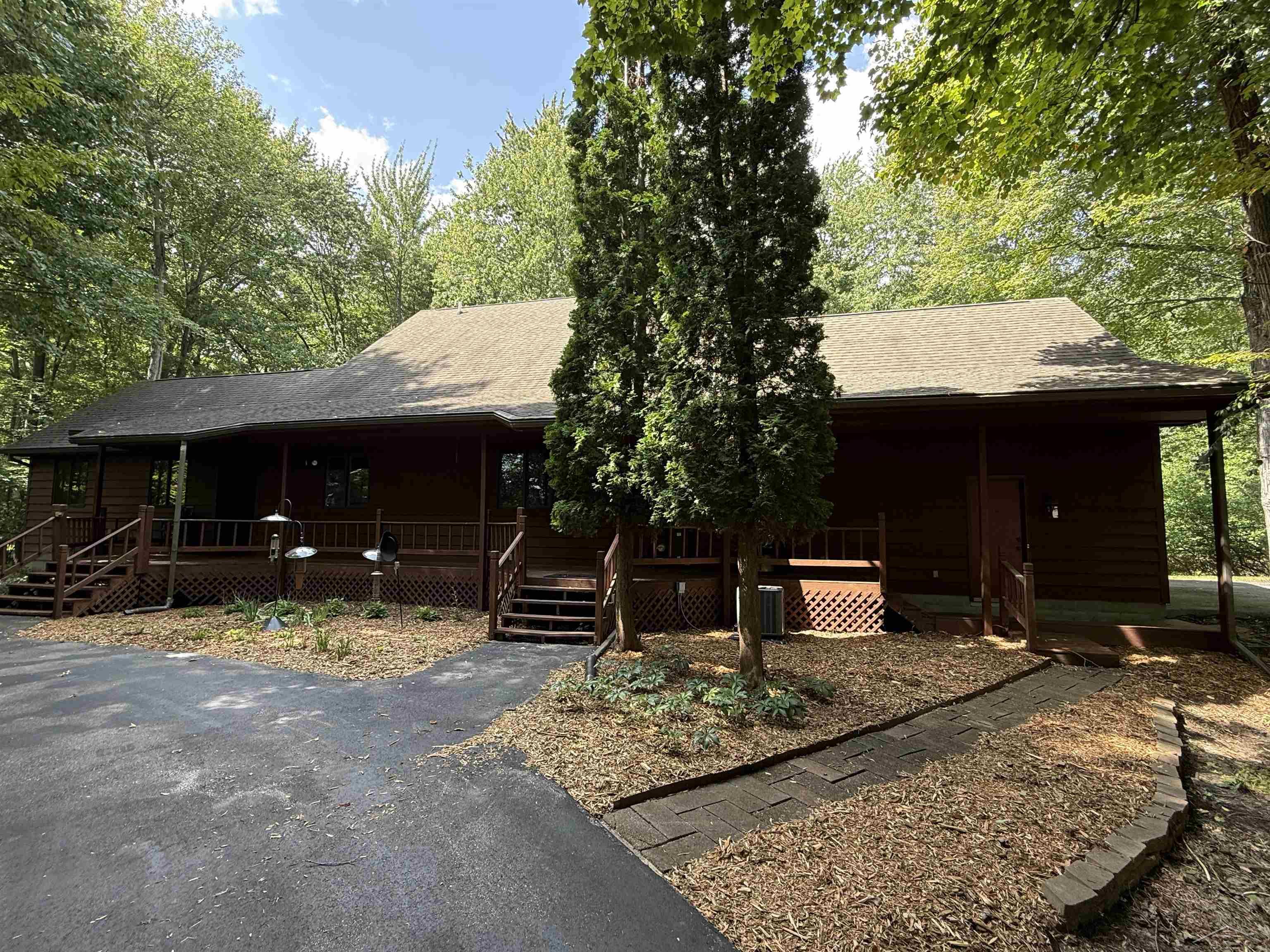 Photo 2 of Single family home for sale at 1825 N Miller Rd, Thomas Township Saginaw, MI 48609 | MLS# 61050220238 | Listing updated on 2026-09-18