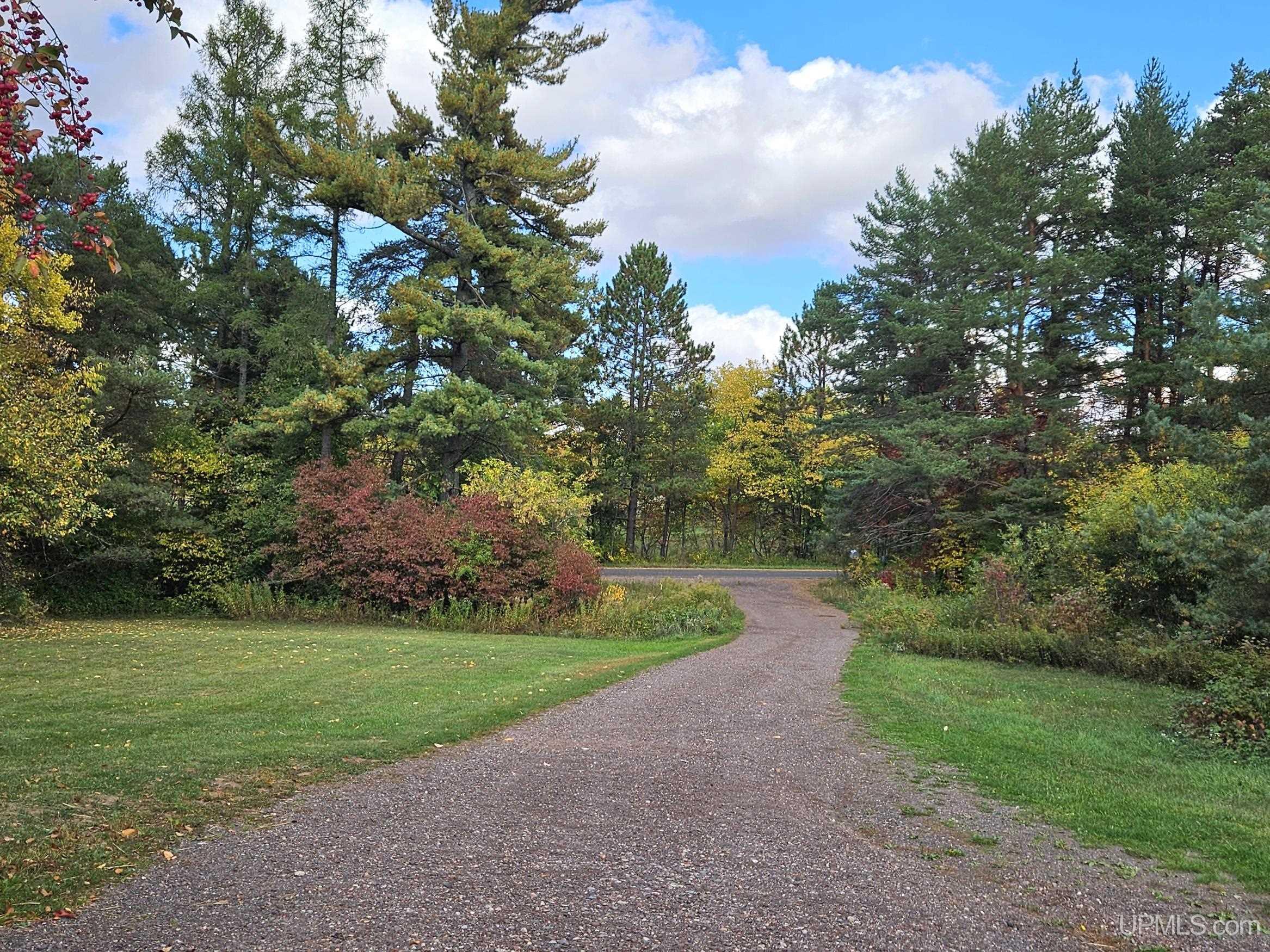 Photo 2 of Single family home for sale at E5755 Bluffview Rd, Ironwood, MI 49938 | MLS# 50220250 | Listing updated on 2026-10-05