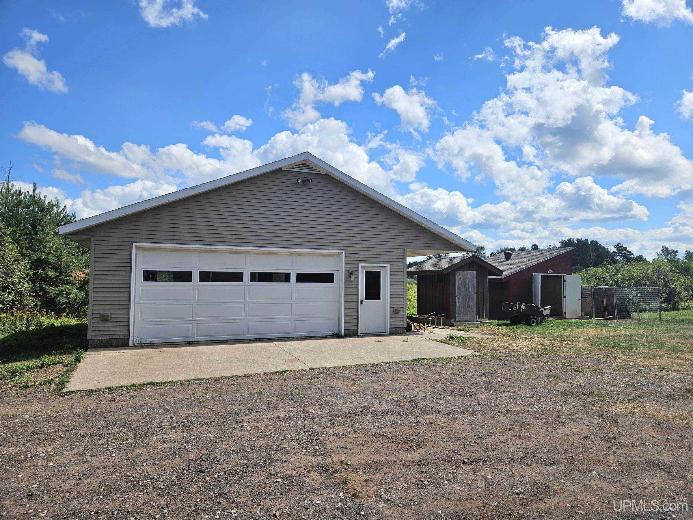 Photo 3 of Single family home for sale at E5755 Bluffview Rd, Ironwood, MI 49938 | MLS# 50220250 | Listing updated on 2026-10-05
