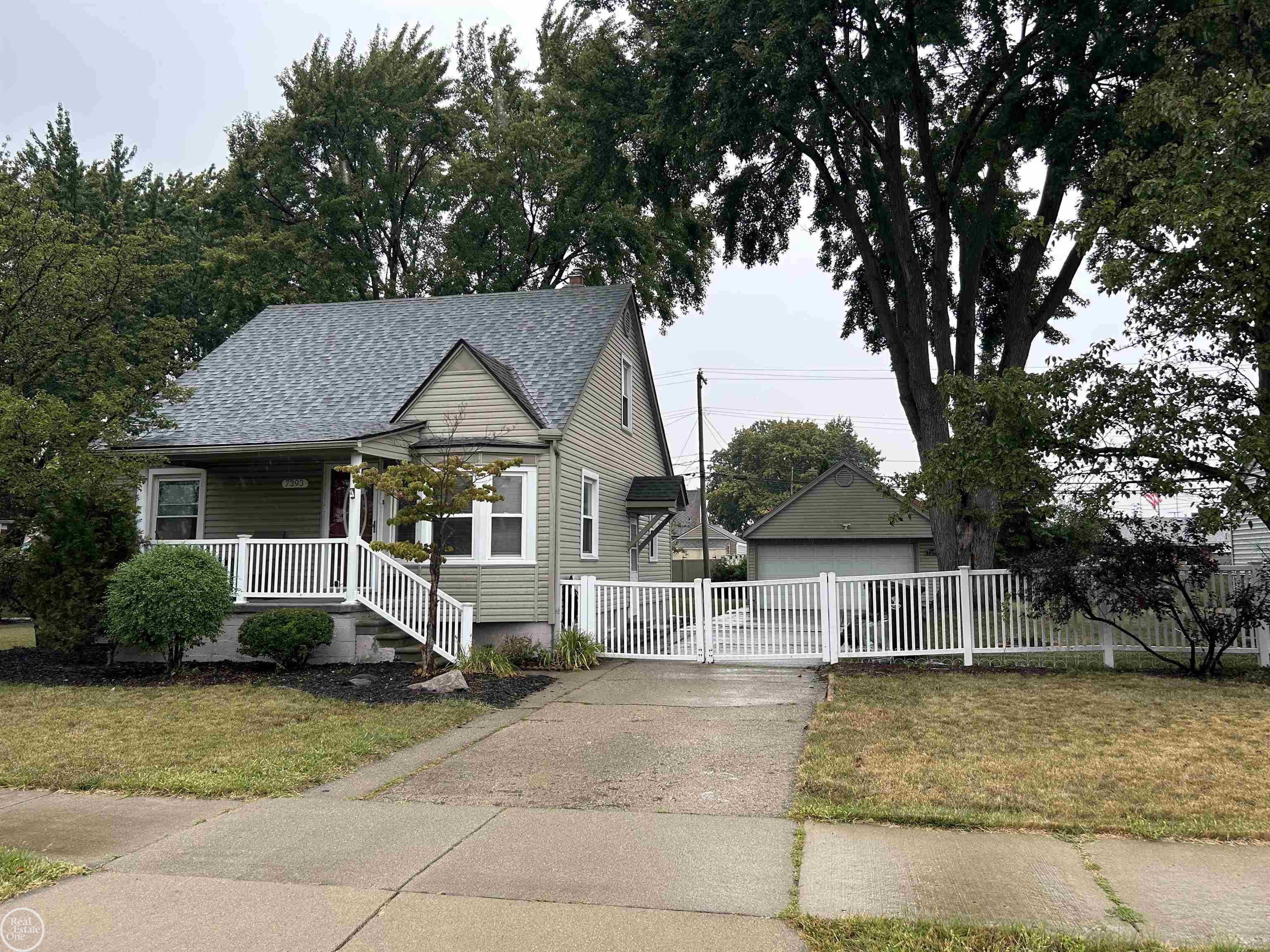 Listing photo, Center Line