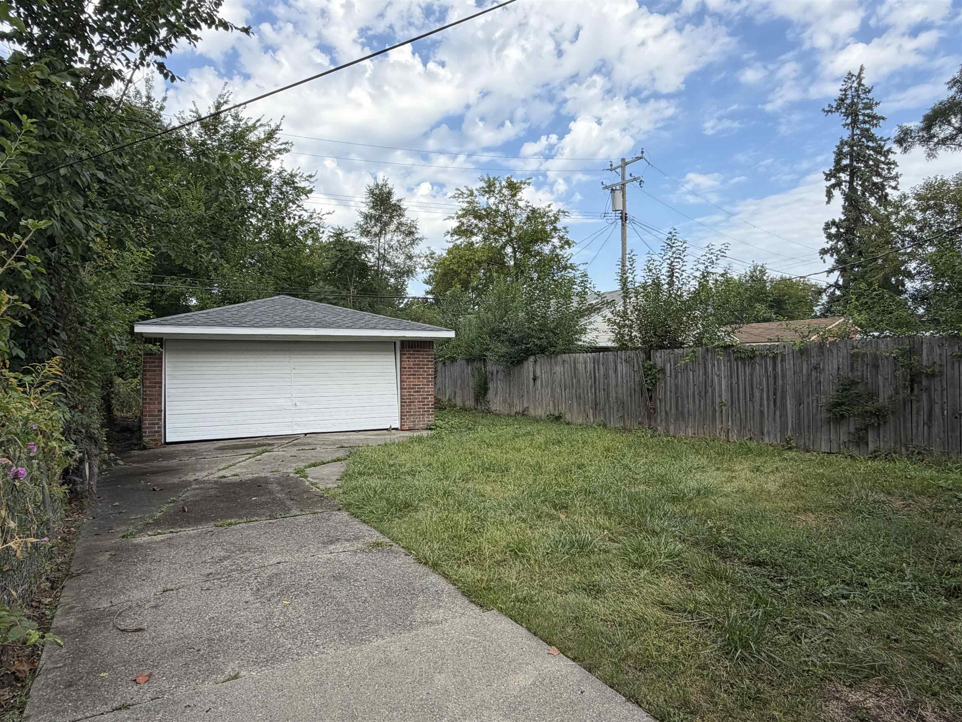 Photo 3 of Single family home for sale at 7795 Heyden St, Detroit, MI 48228 | MLS# 58050220368 | Listing updated on 2026-09-14