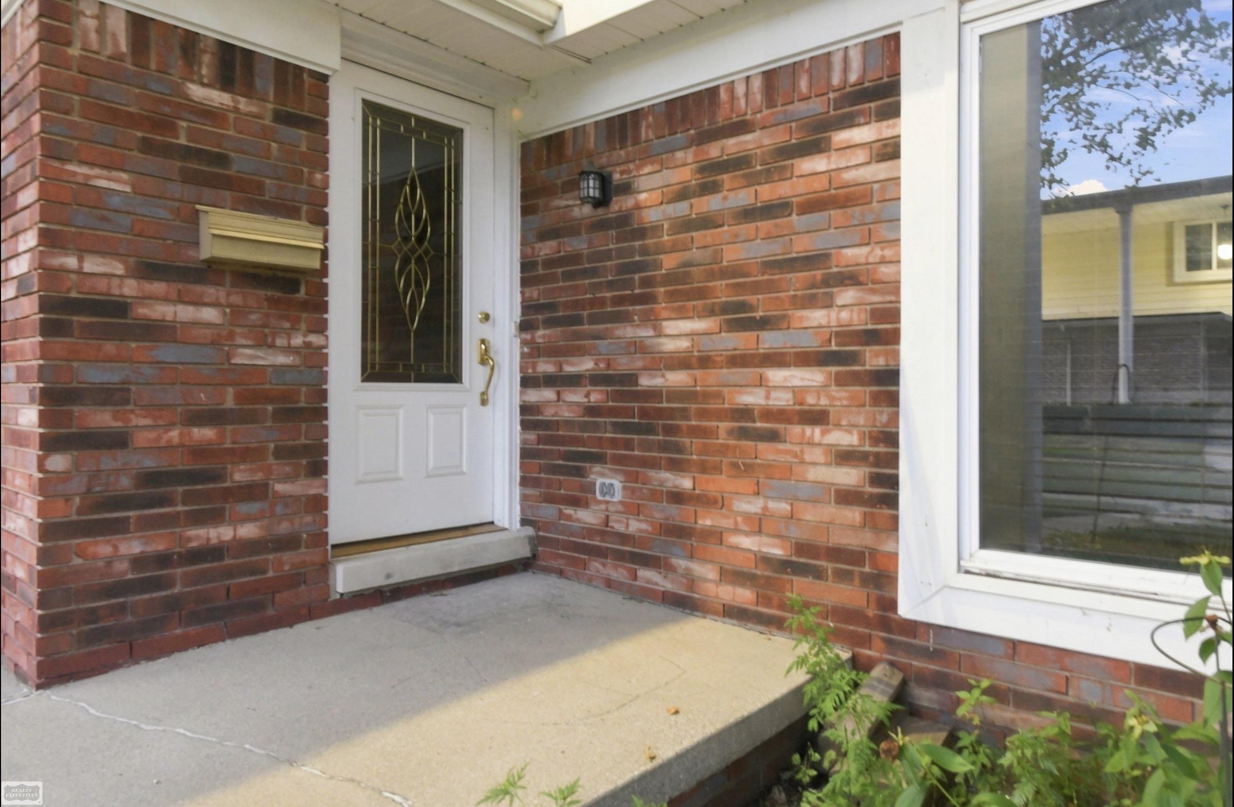 Photo 2 of Condo for sale at 32553 Barclay Sq, Warren, MI 48093 | MLS# 58050220374 | Listing updated on 2026-09-13