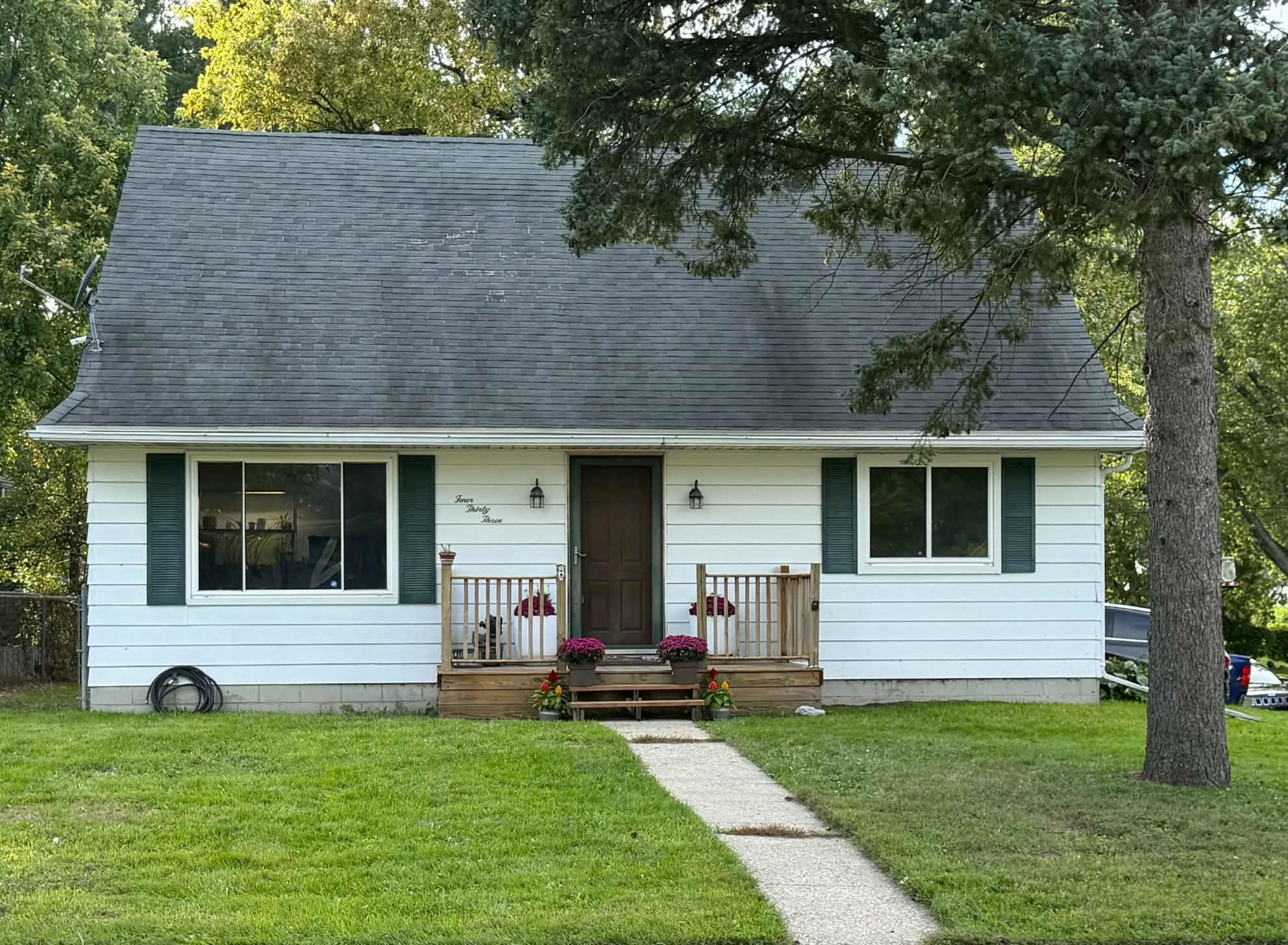 Photo 1 of Single family home for sale at 433 Harriet Ave, Lansing, MI 48917 | MLS# 60050220410 | Listing updated on 2026-09-25