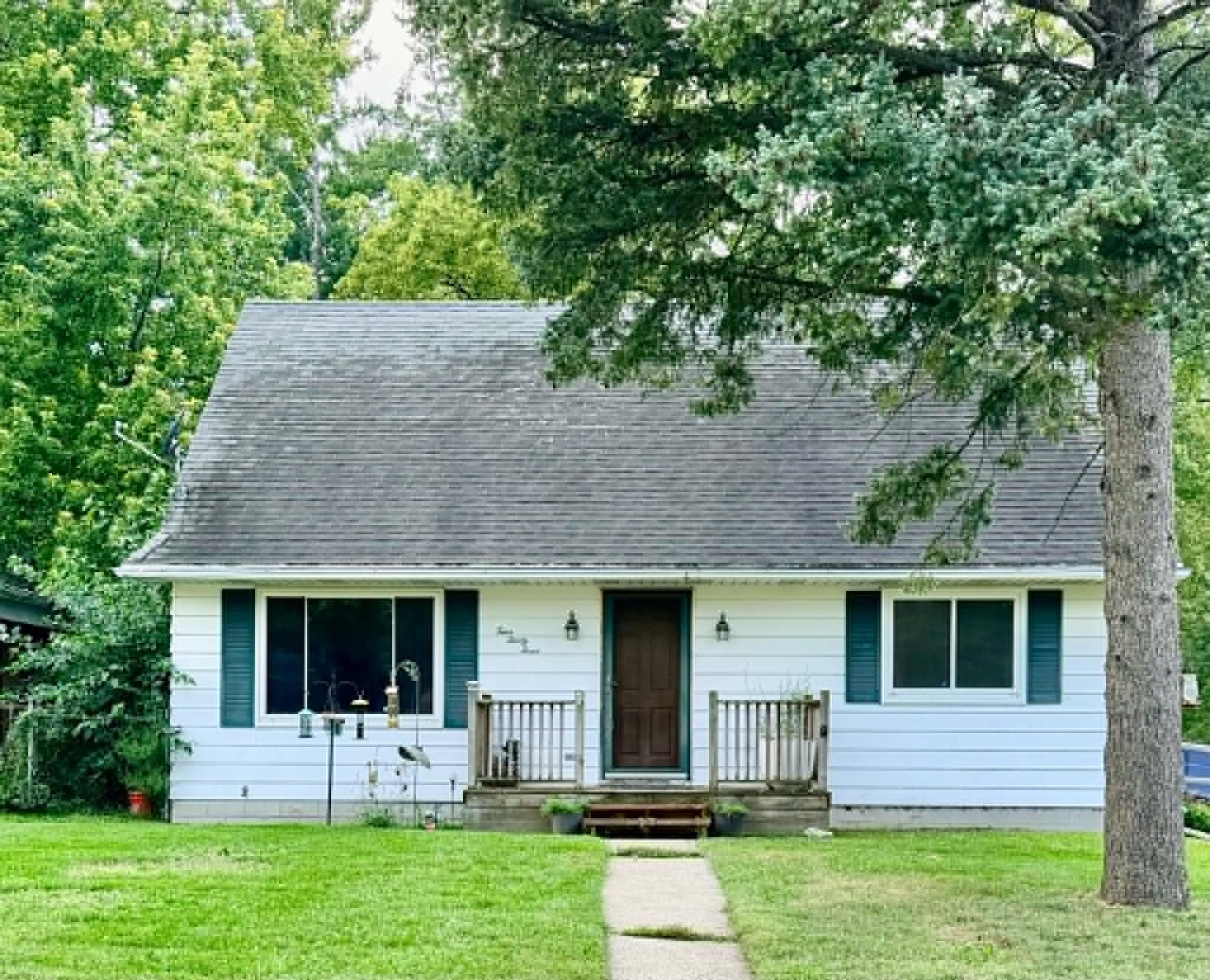 Photo 2 of Single family home for sale at 433 Harriet Ave, Lansing, MI 48917 | MLS# 50220410 | Listing updated on 2026-09-04