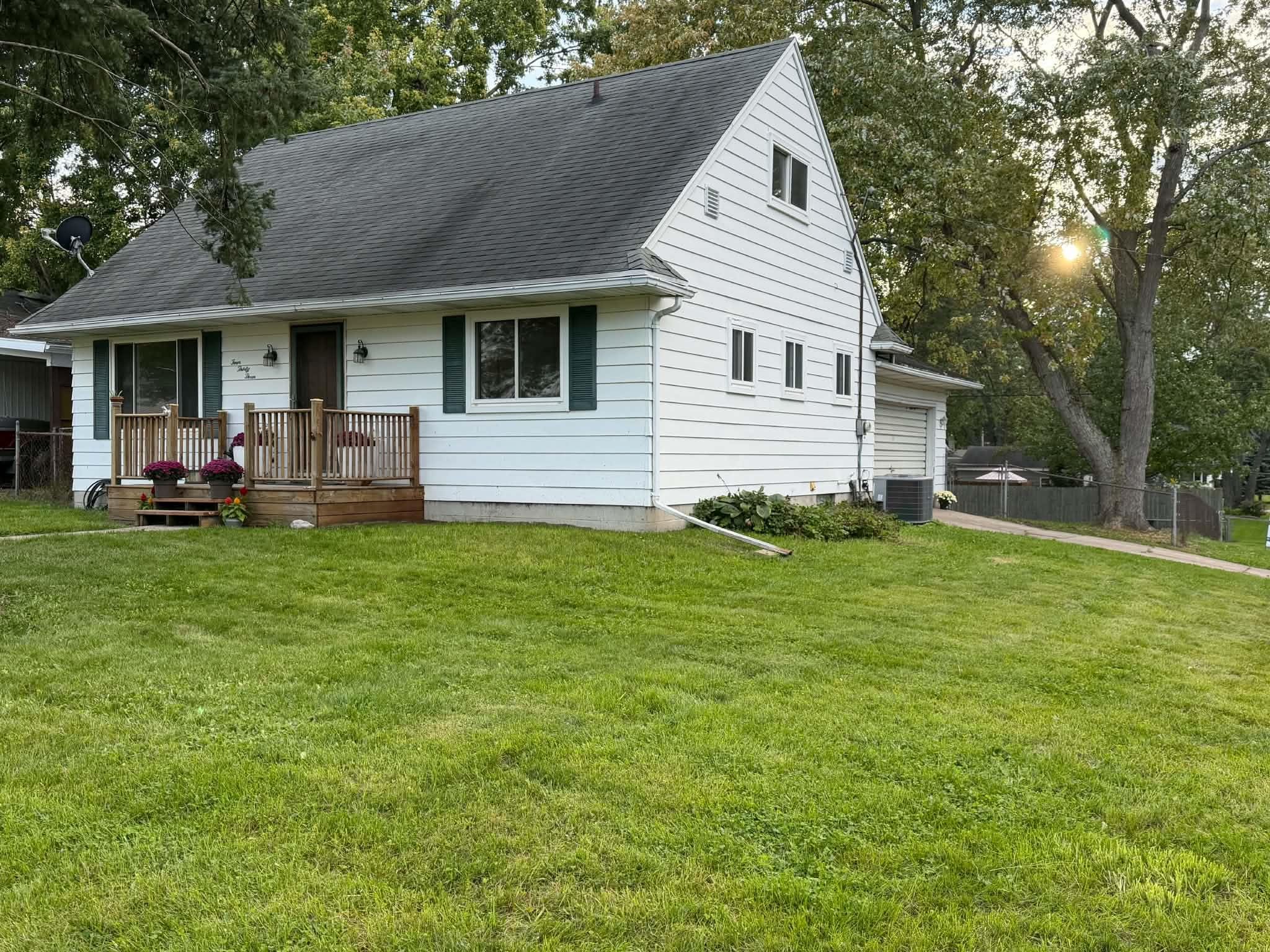 Photo 2 of Single family home for sale at 433 Harriet Ave, Lansing, MI 48917 | MLS# 60050220410 | Listing updated on 2026-09-25