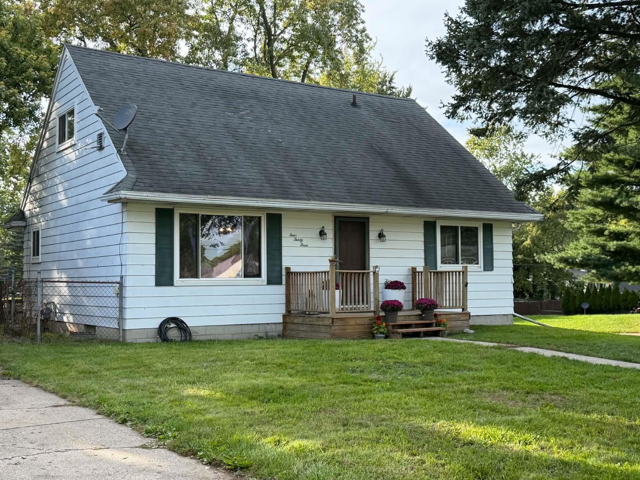 Photo 3 of Single family home for sale at 433 Harriet Ave, Lansing, MI 48917 | MLS# 60050220410 | Listing updated on 2026-09-25