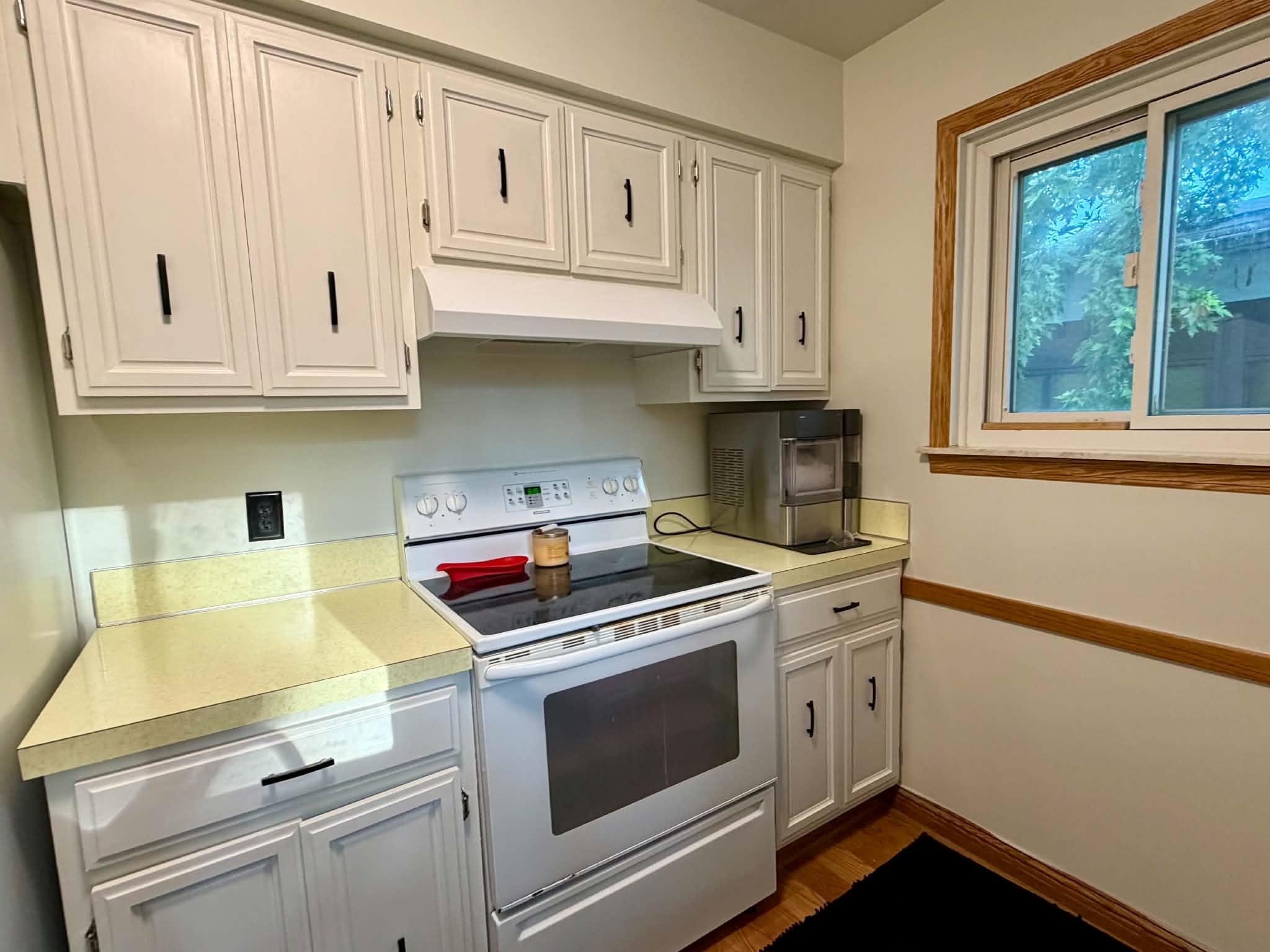 Photo 5 of Single family home for sale at 433 Harriet Ave, Lansing, MI 48917 | MLS# 60050220410 | Listing updated on 2026-09-04
