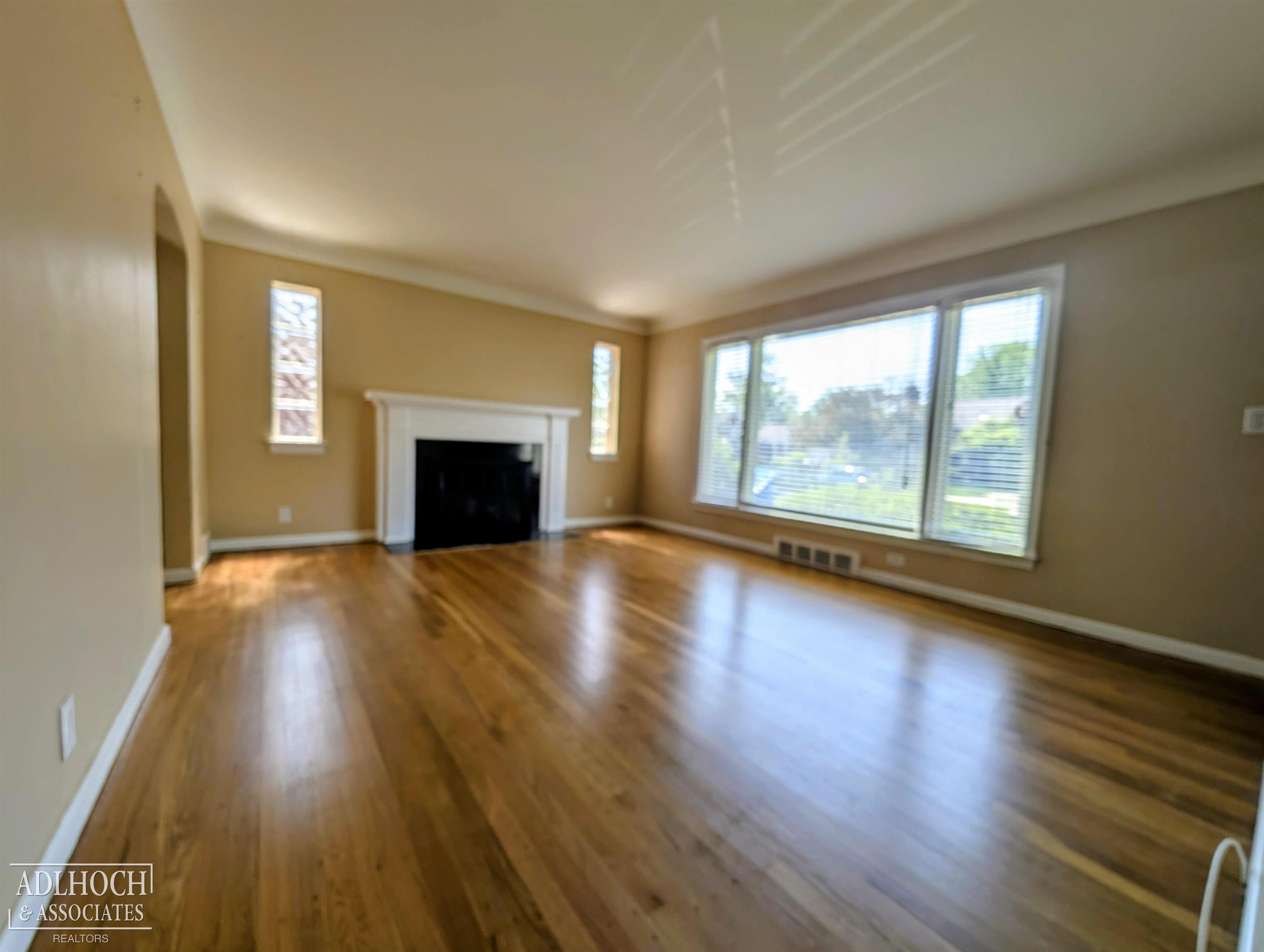 Photo 3 of Single family home for sale at 2168 Allard Rd, Grosse Pointe Woods, MI 48236 | MLS# 58050220412 | Listing updated on 2026-09-17