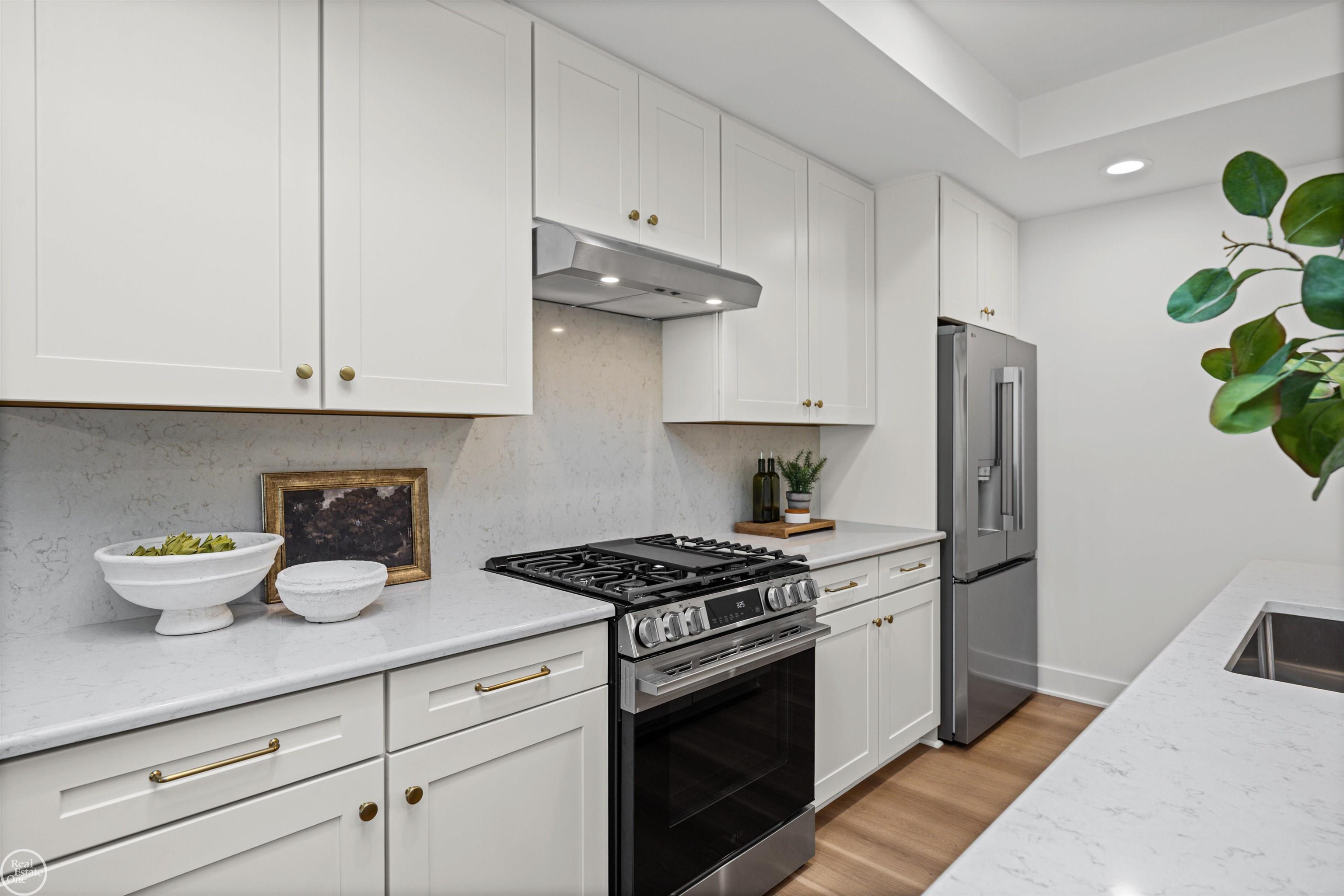 Listing Photo 4 - Condo for sale in building located at 5810 Greenview St, Warren, MI 48092