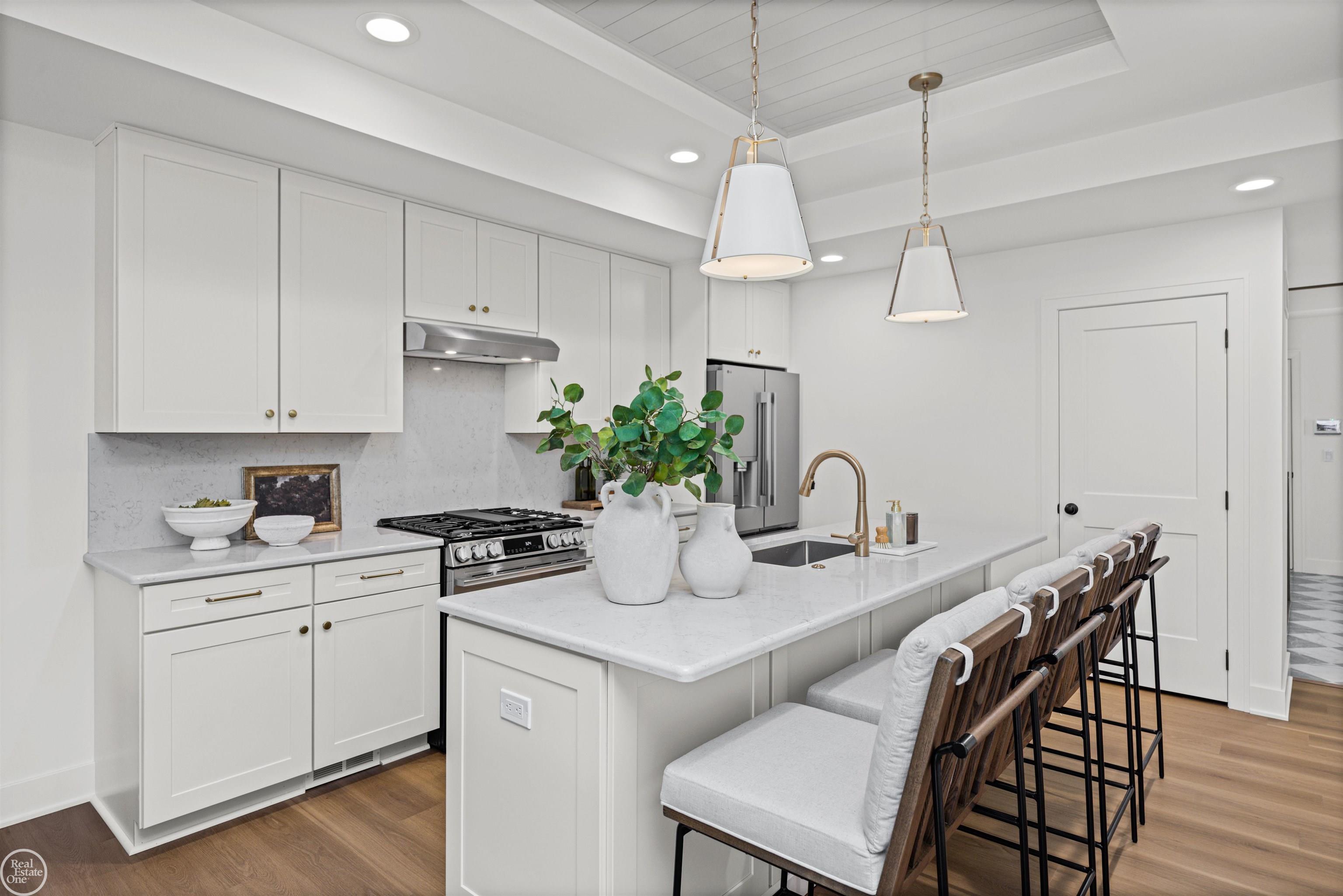 Listing Photo 5 - Condo for sale in building located at 5810 Greenview St, Warren, MI 48092