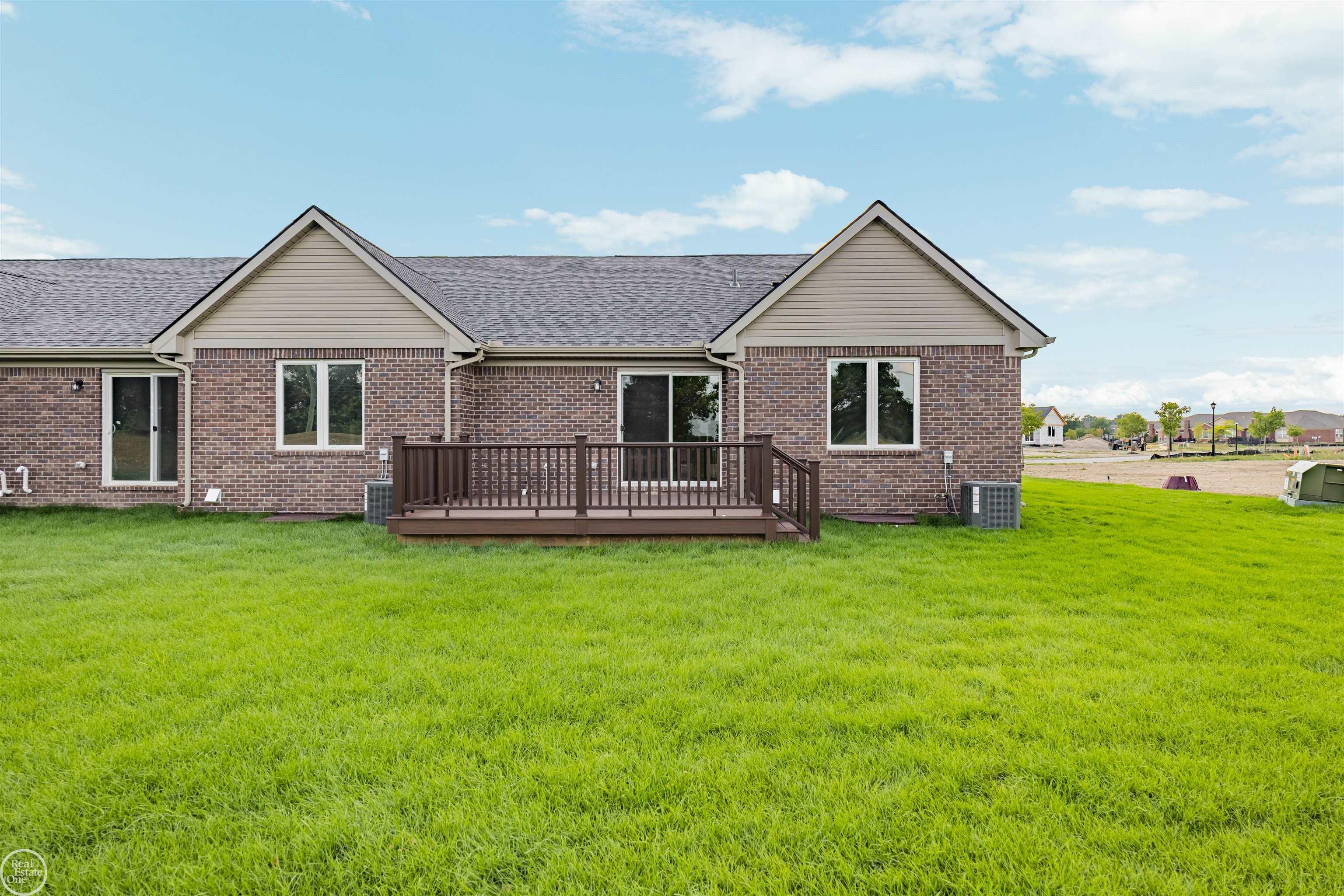Listing Photo 2 - Condo for sale in building located at 5810 Greenview St, Warren, MI 48092 - Unit #3