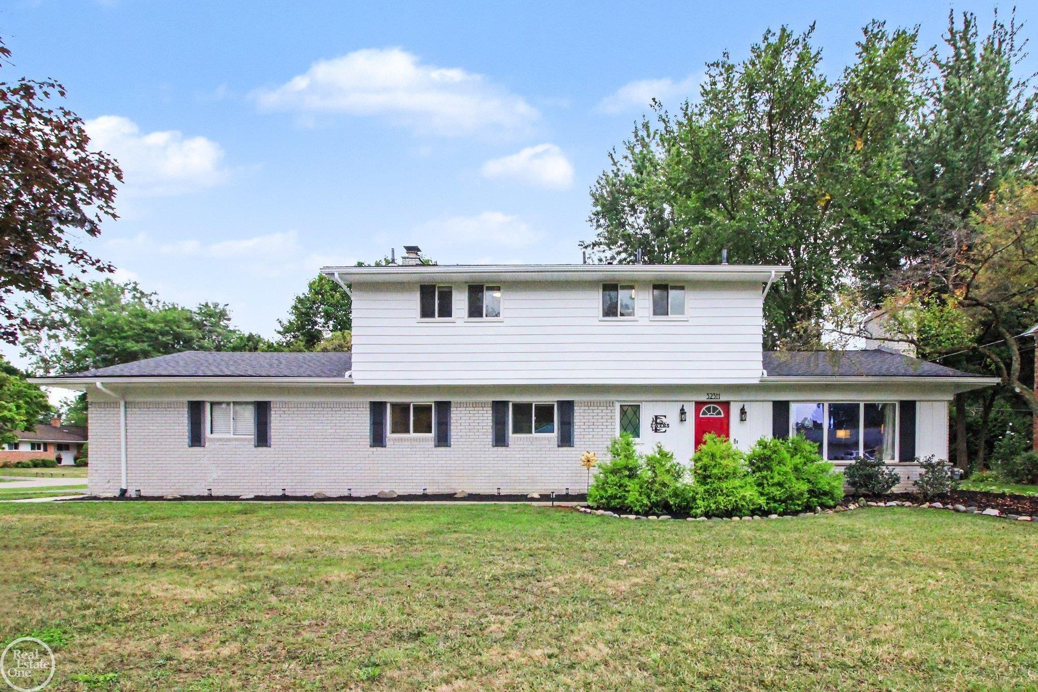 Photo 1 of Single family home for sale at 32311 W Wayburn St, Farmington Hills, MI 48334 | MLS# 50220433 | Listing updated on 2026-09-03