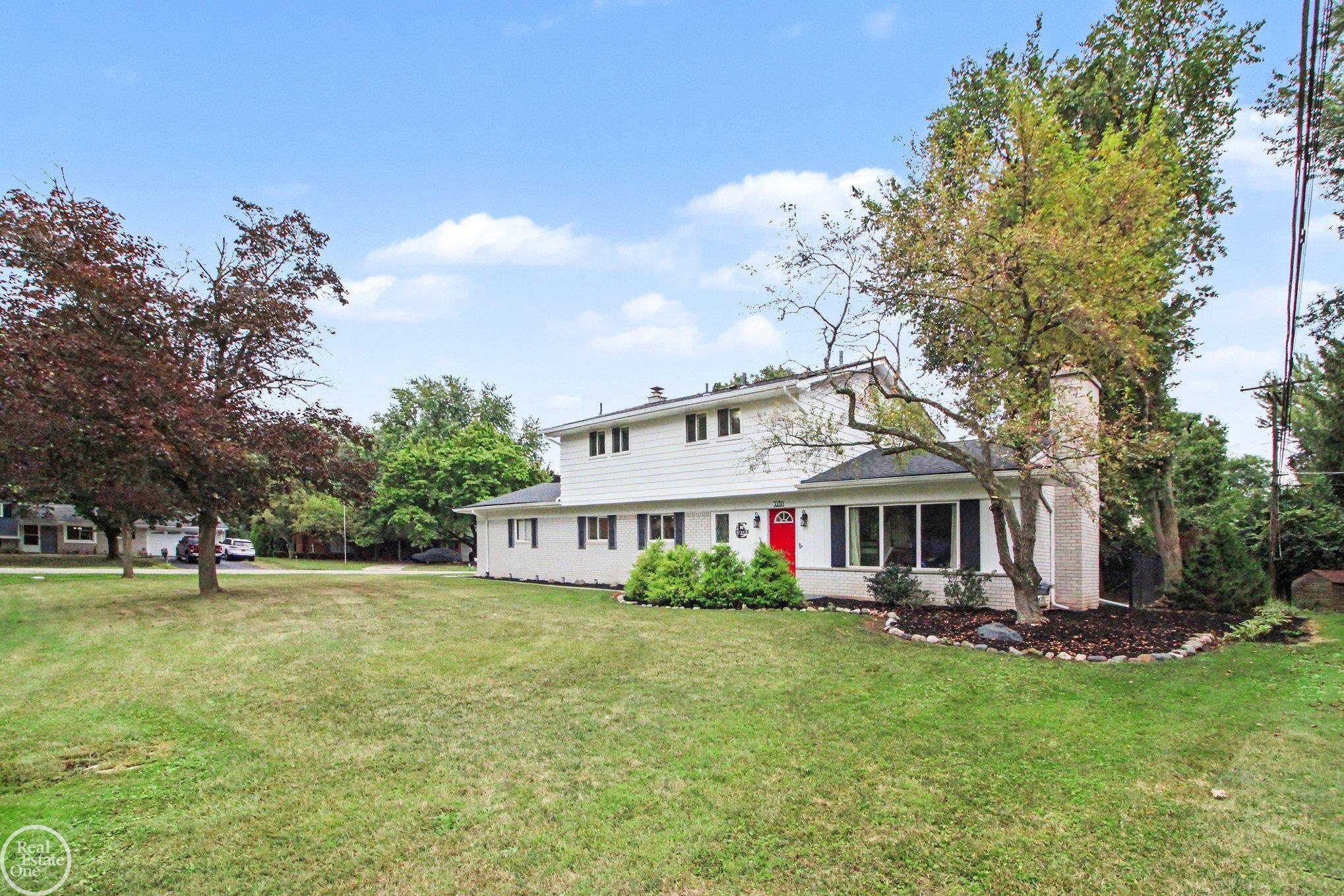 Photo 3 of Single family home for sale at 32311 W Wayburn St, Farmington Hills, MI 48334 | MLS# 58050220433 | Listing updated on 2026-09-03