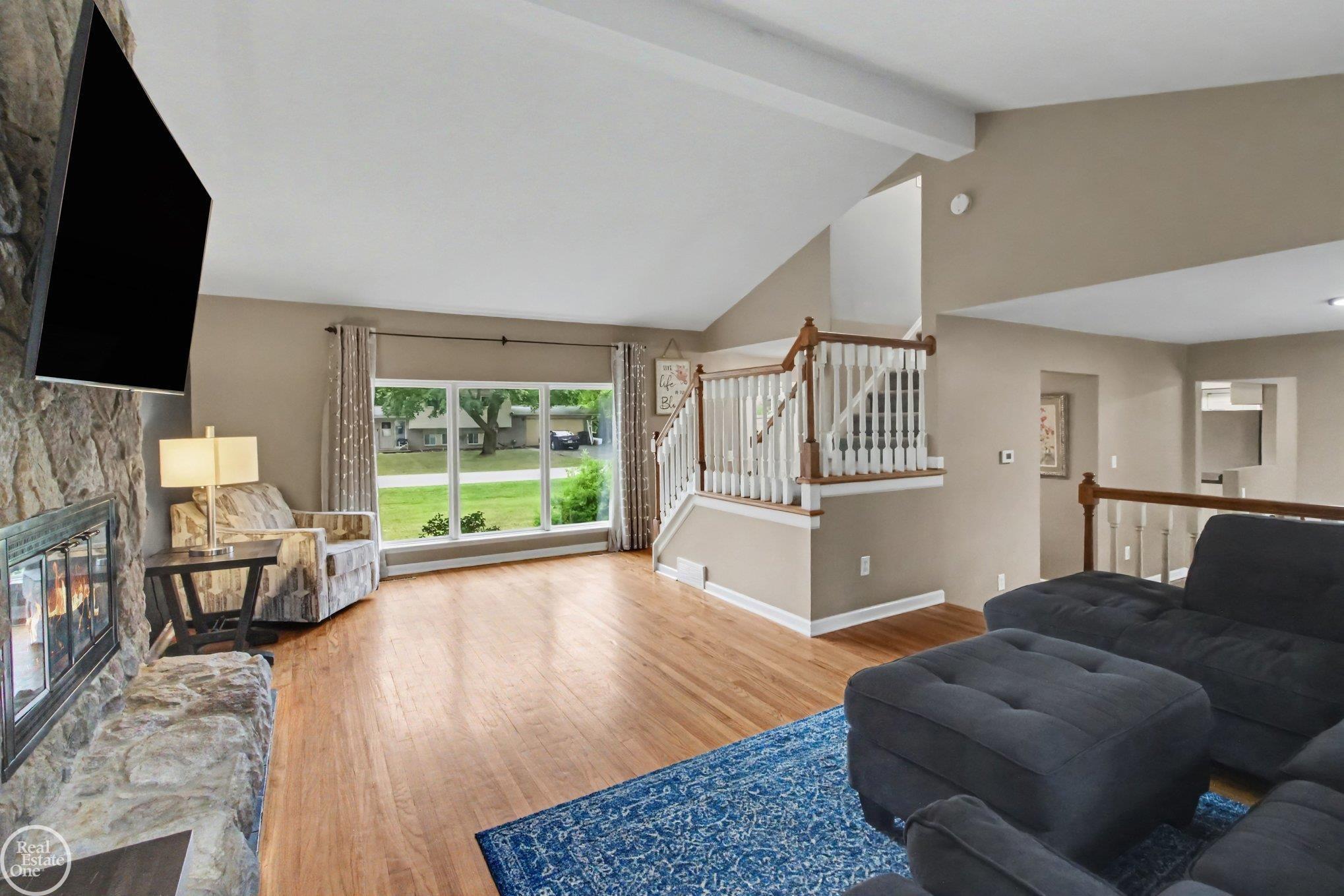 Photo 5 of Single family home for sale at 32311 W Wayburn St, Farmington Hills, MI 48334 | MLS# 58050220433 | Listing updated on 2026-09-03