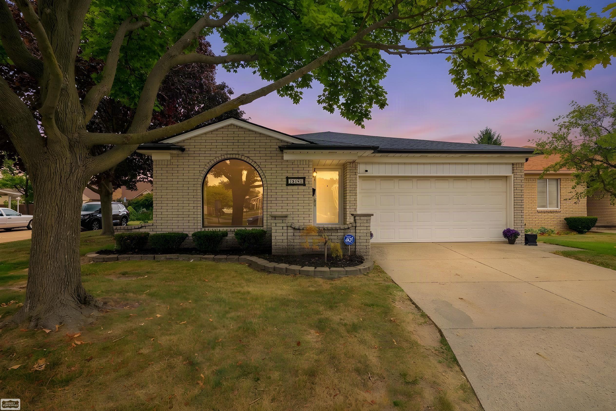 Listing Photo 3 - Condo for sale in building located at 15151 La Grande Plz, Warren, MI 48088