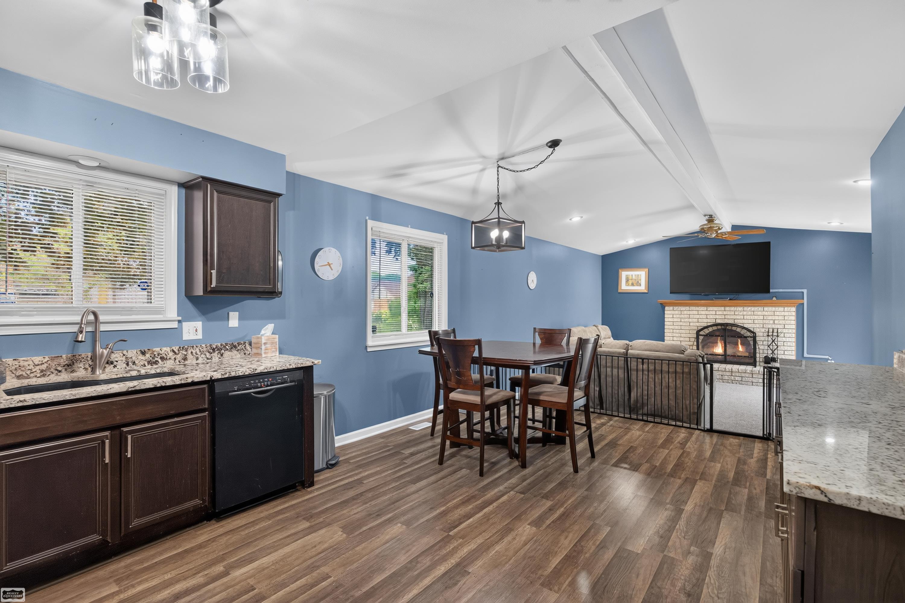 Listing Photo 4 - Condo for sale in building located at 15151 La Grande Plz, Warren, MI 48088