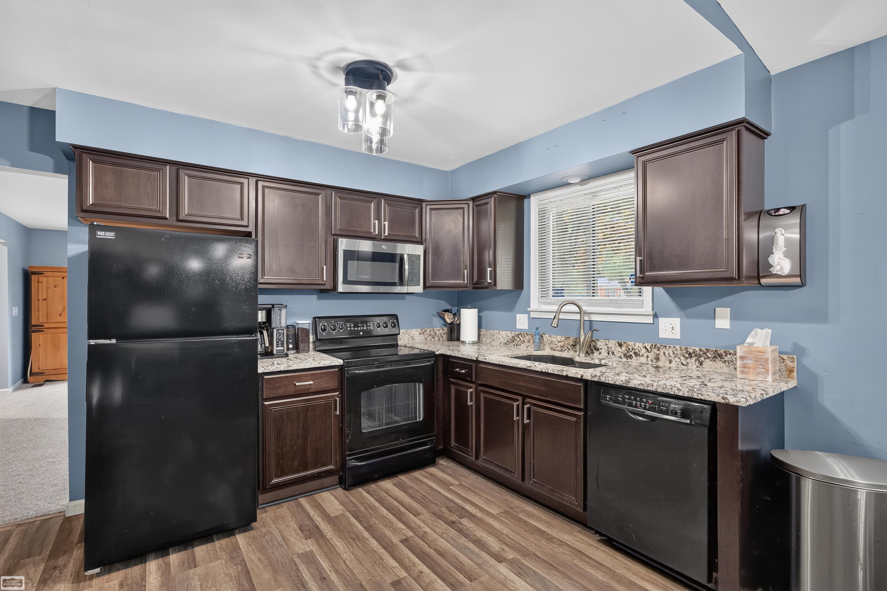 Listing Photo 5 - Condo for sale in building located at 15151 La Grande Plz, Warren, MI 48088