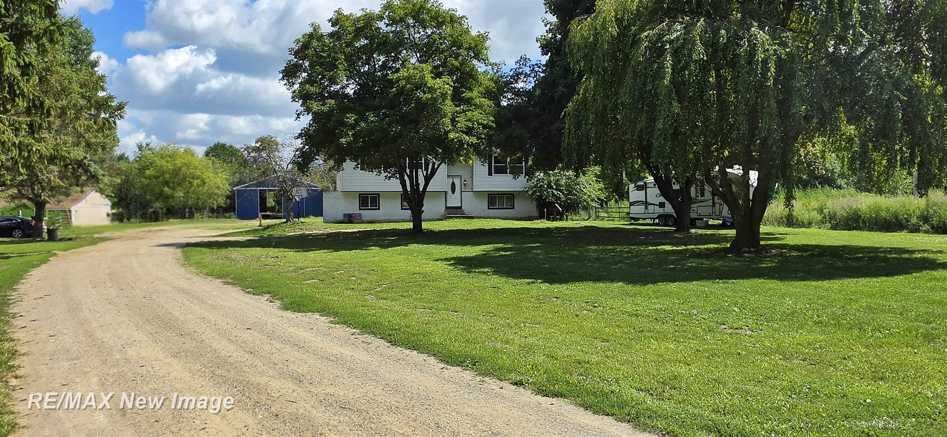 Photo 1 of Sale Pending at 16807 Oakley Rd, Chesaning, MI 48616 | MLS# 61050220532 | Listing updated on 2026-10-05