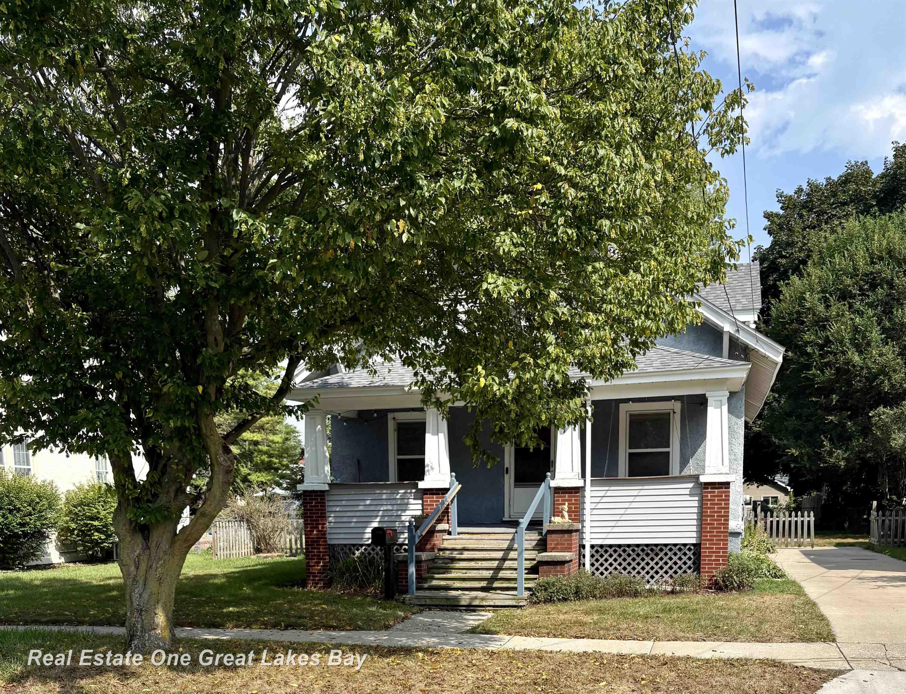 Photo 3 of Single family home for sale at 2127 3rd Street, Bay City, MI 48708 | MLS# 61050220541 | Listing updated on 2026-09-02
