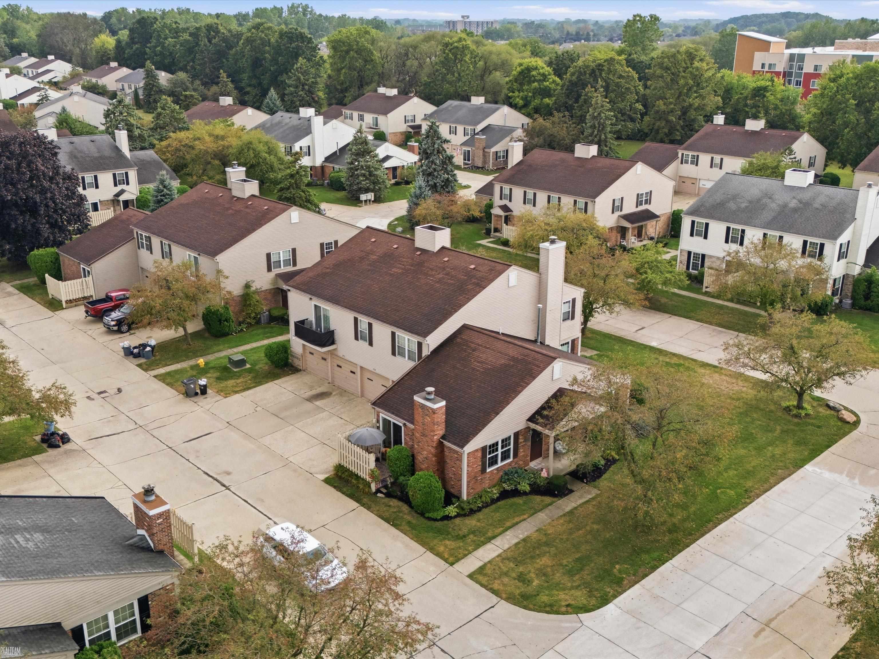 Listing Photo 2 - Condo for sale in building located at 15720 Cambridge Dr, Clinton Township, MI 48038