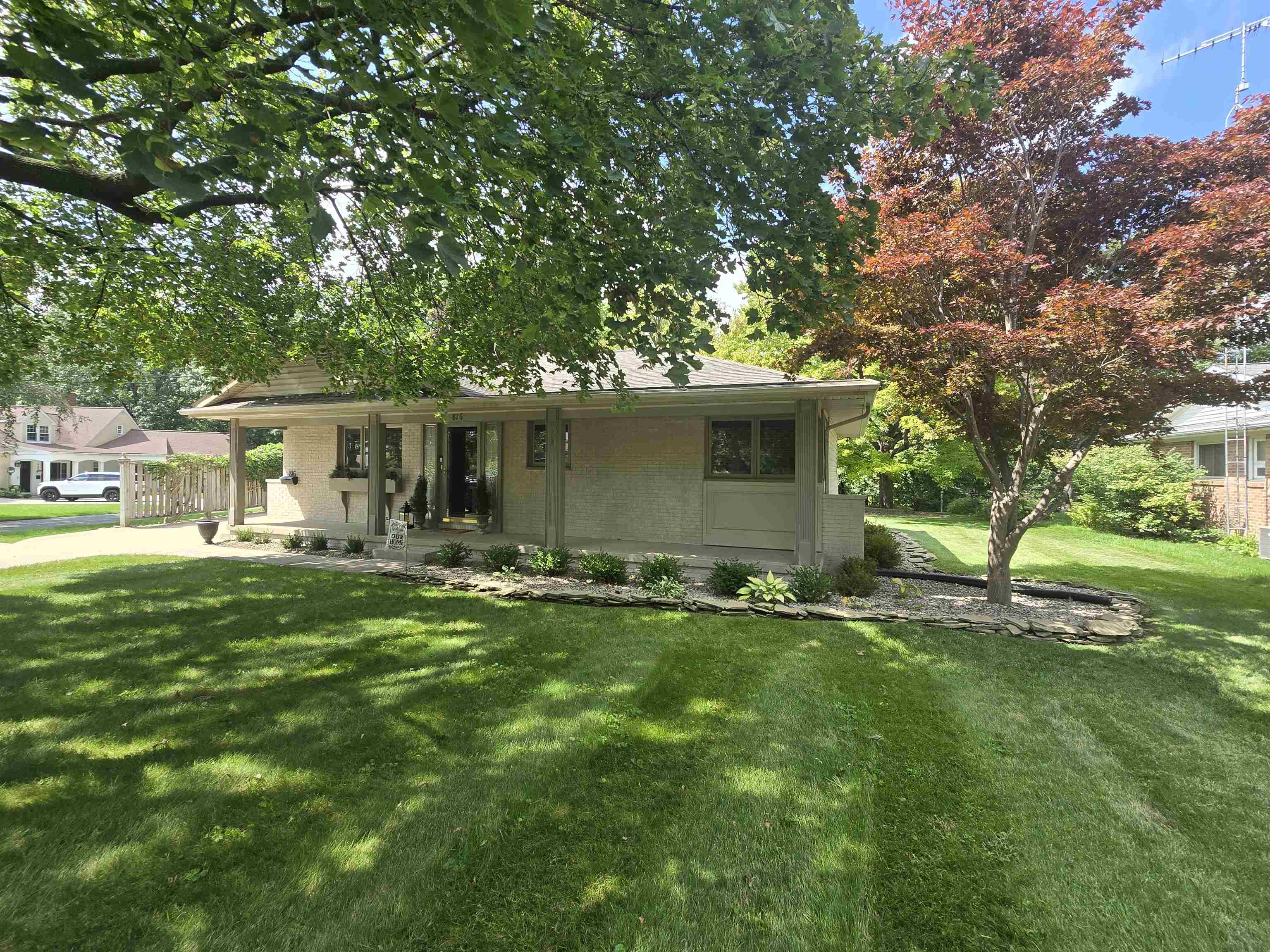 Photo 2 of Single family home for sale at 816 Campbell Dr, Owosso, MI 48867 | MLS# 50220589 | Listing updated on 2026-09-05
