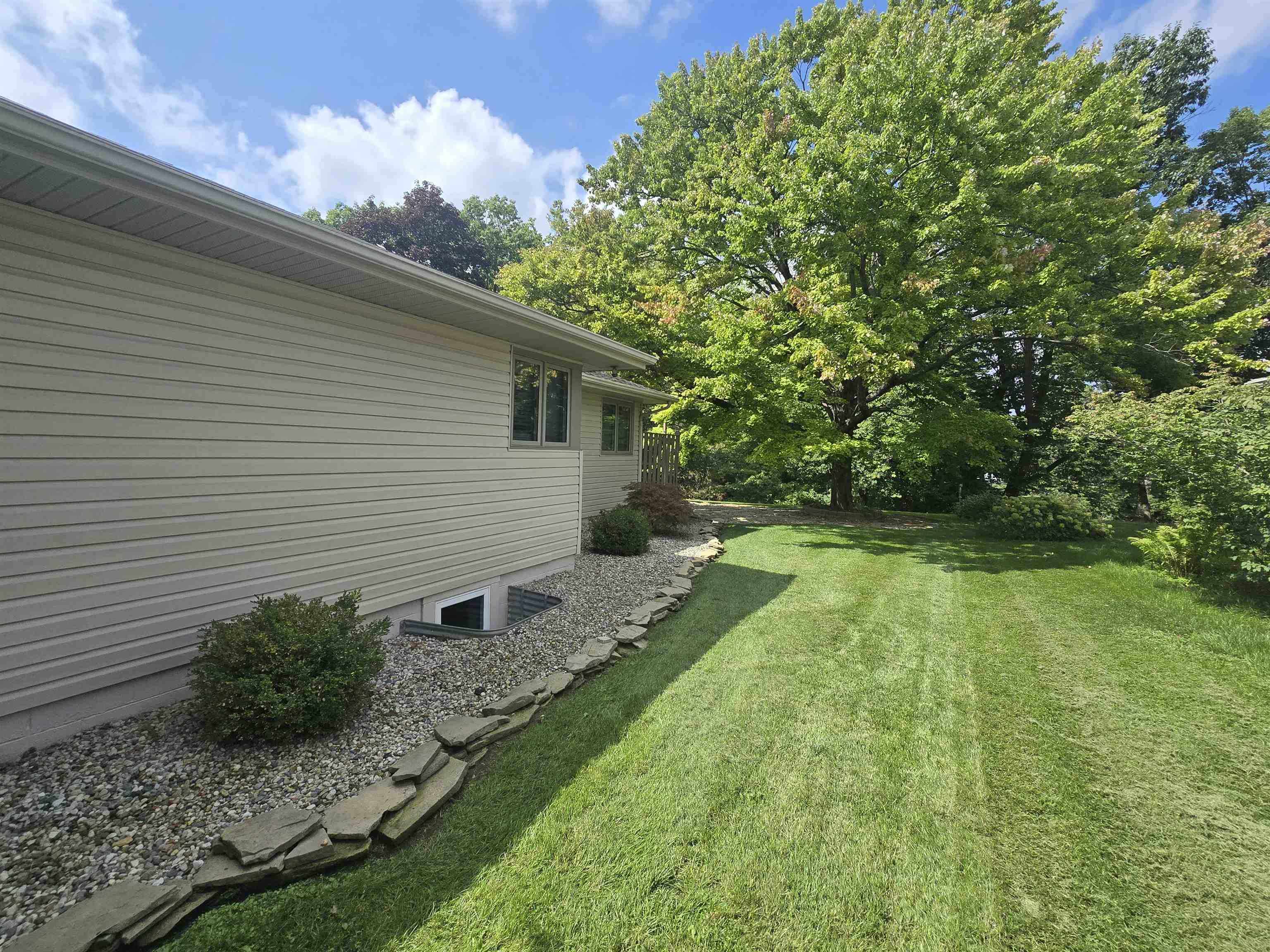 Photo 3 of Single family home for sale at 816 Campbell Dr, Owosso, MI 48867 | MLS# 60050220589 | Listing updated on 2026-09-05