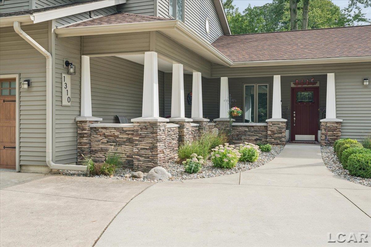 Photo 4 of Single family home for sale at 1310 W Maple Ave, Adrian, MI 49221 | MLS# 56050220613 | Listing updated on 2026-09-04