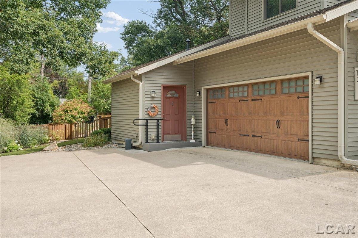 Photo 5 of Single family home for sale at 1310 W Maple Ave, Adrian, MI 49221 | MLS# 56050220613 | Listing updated on 2026-09-04