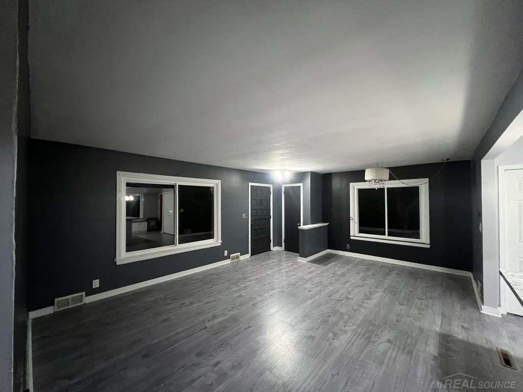 Photo 3 of Single family home for sale at 631 Kinney Ave, Grand Rapids, MI 49534 | MLS# 58050220629 | Listing updated on 2026-10-06