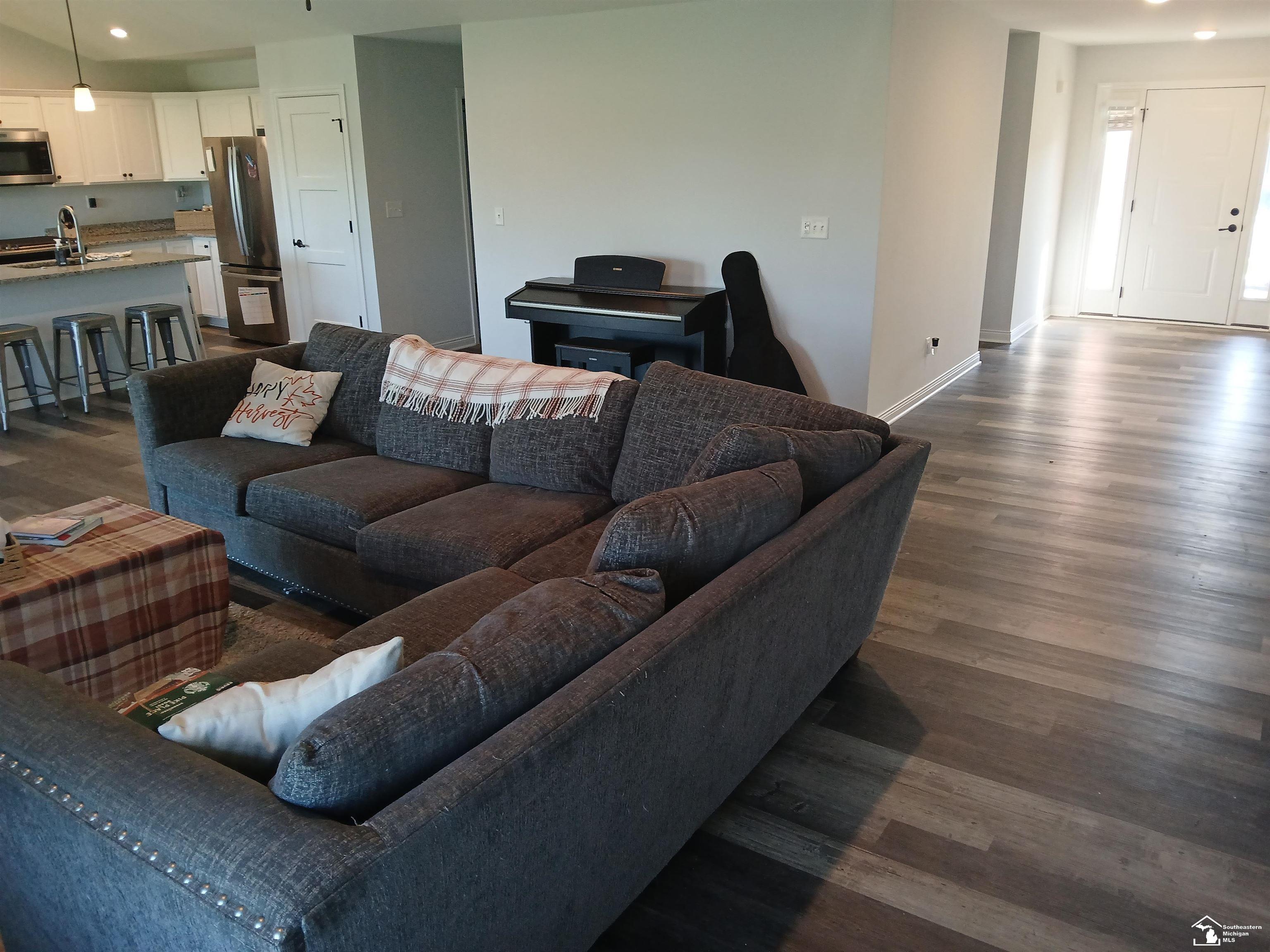 Photo 4 of Single family home for sale at 4924 Skylark Dr, Monroe, MI 48161 | MLS# 57050220661 | Listing updated on 2026-09-12