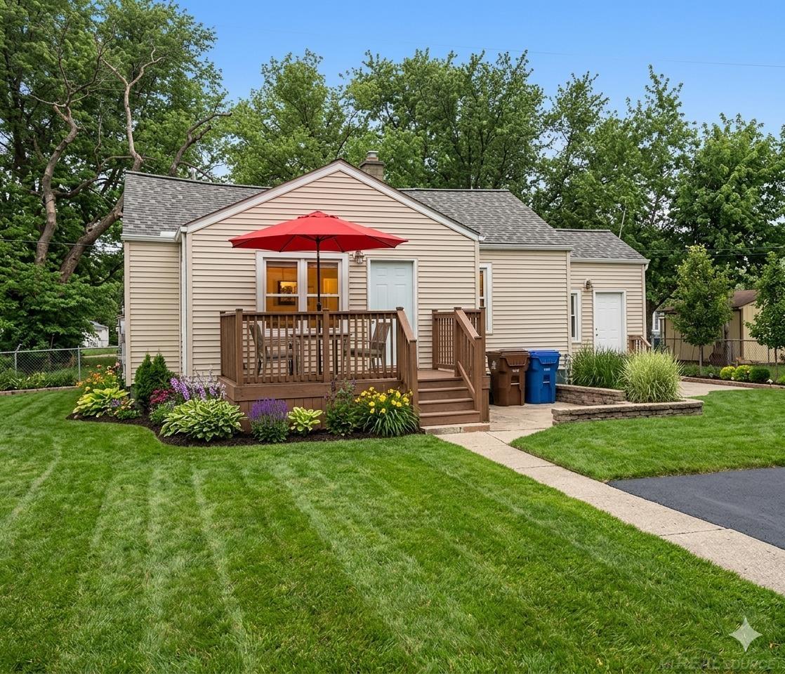 Photo 1 of Single family home for sale at 8275 Essex Ave, Warren, MI 48089 | MLS# 58050220701 | Listing updated on 2026-09-12