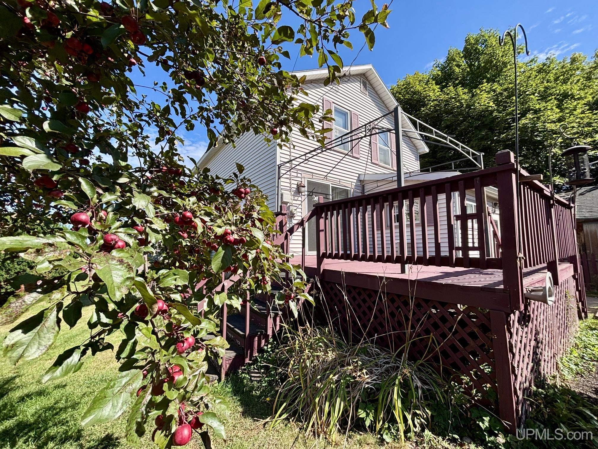 Photo 2 of Single family home for sale at 411 Wright St, Marquette, MI 49855 | MLS# 50220733 | Listing updated on 2026-09-03