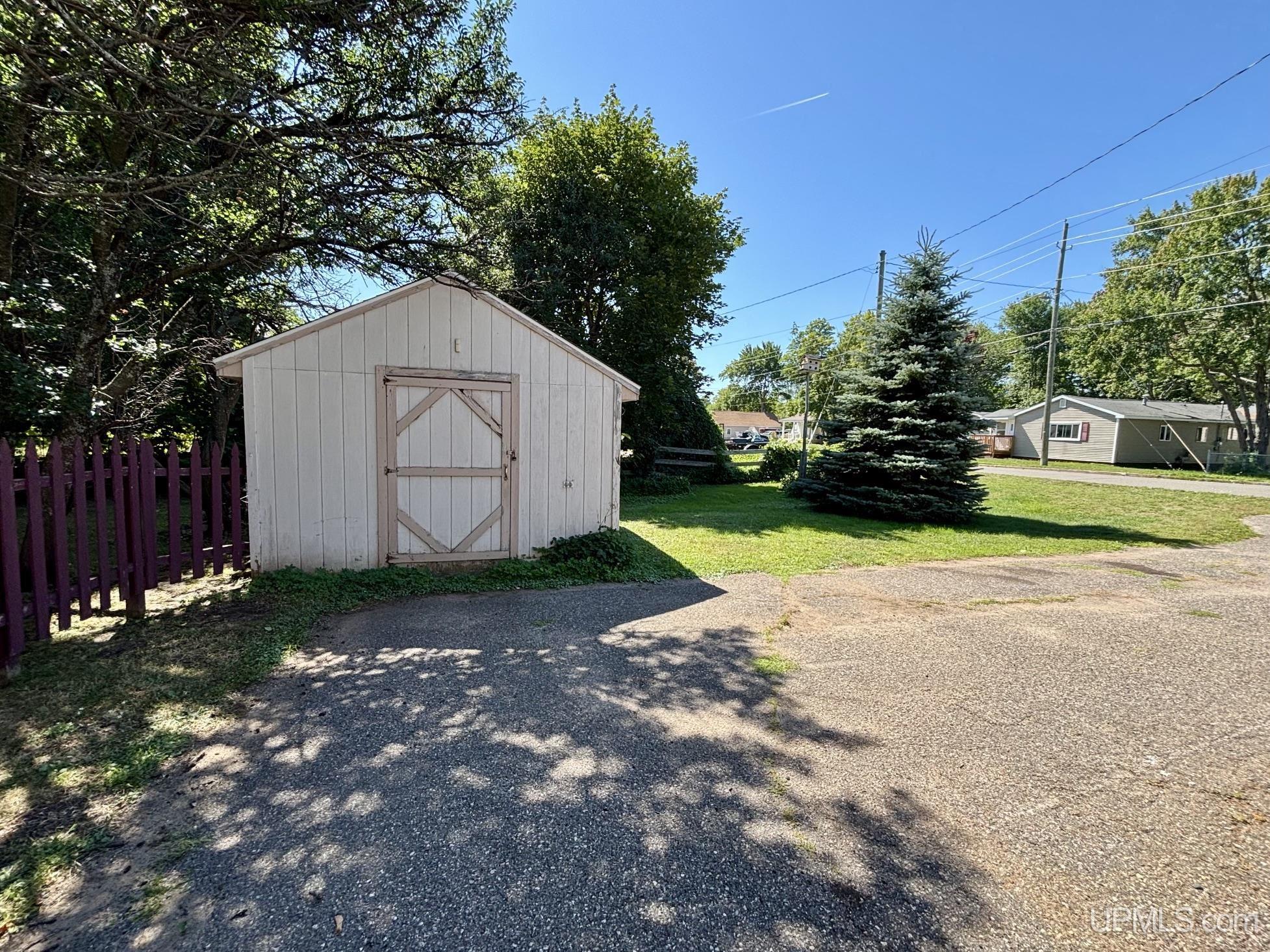 Photo 4 of Single family home for sale at 411 Wright St, Marquette, MI 49855 | MLS# 50220733 | Listing updated on 2026-09-03