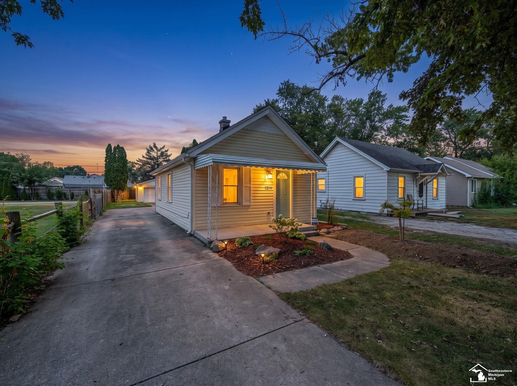Photo 2 of Single family home for sale at 1214 Bacon St, Monroe, MI 48161 | MLS# 50220784 | Listing updated on 2026-09-04