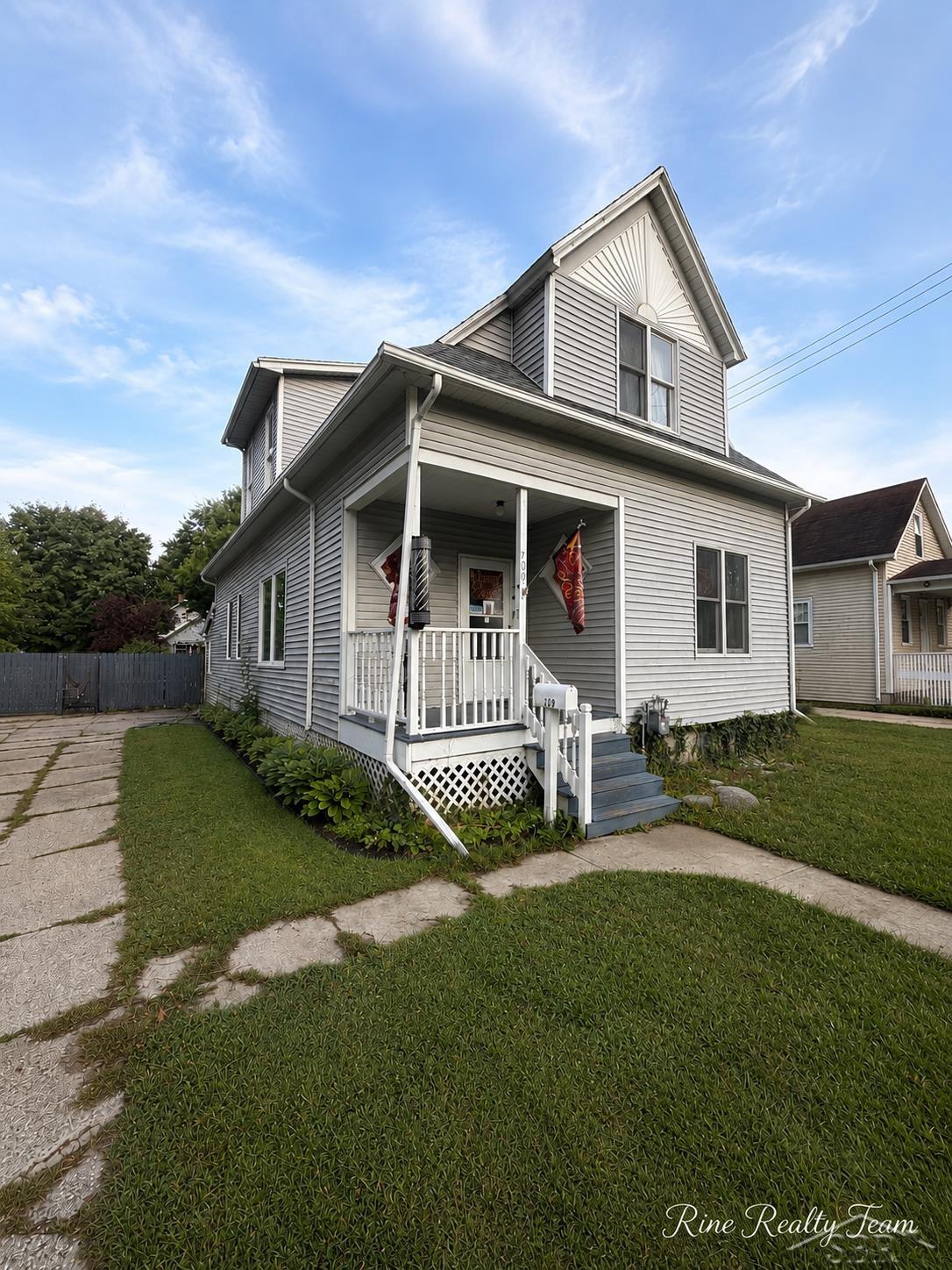 Photo 3 of Single family home for sale at 709 S Jackson St, Bay City, MI 48708 | MLS# 61050220785 | Listing updated on 2026-09-04